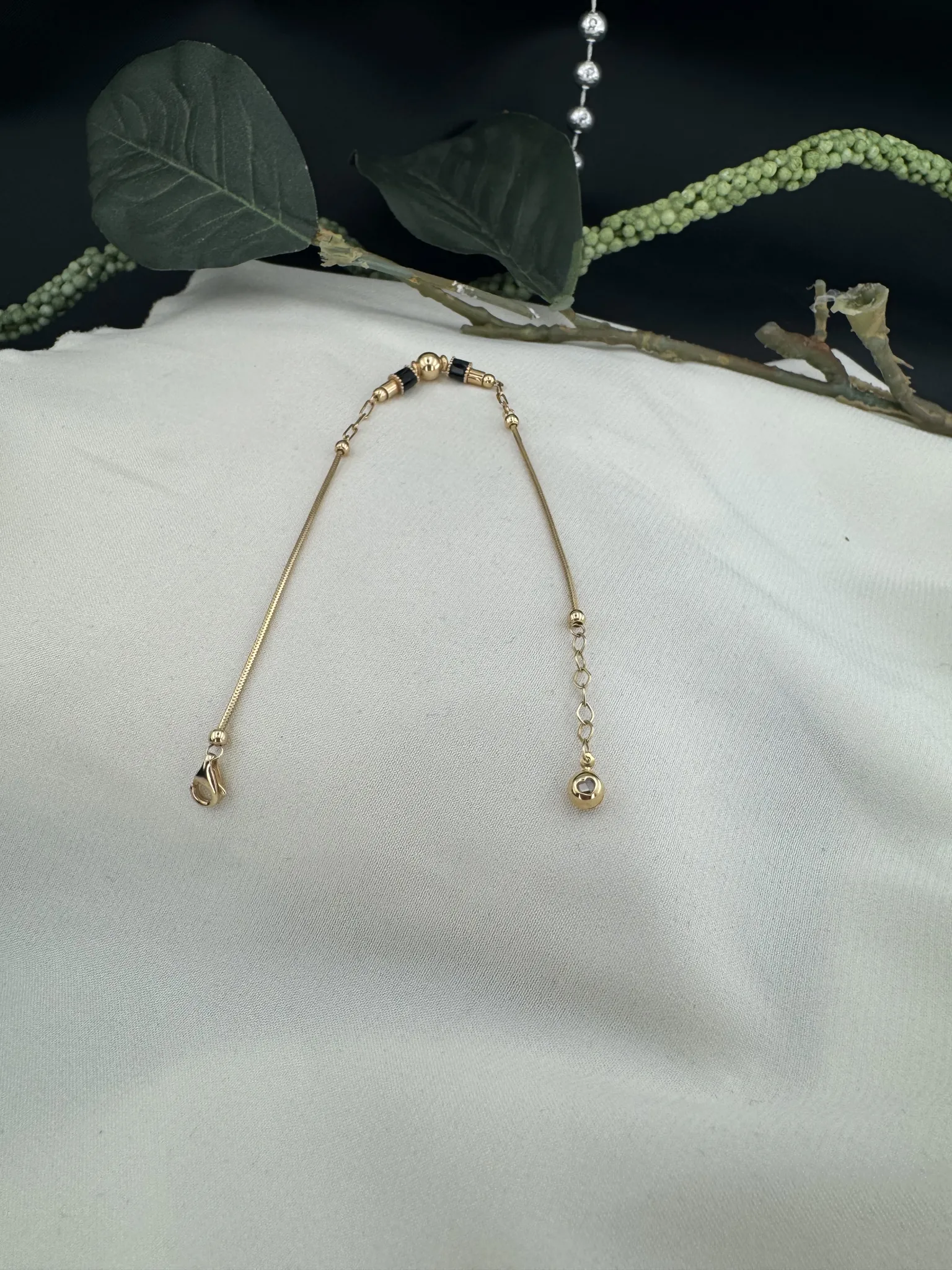 Siyah Taşlı Minimal Bileklik