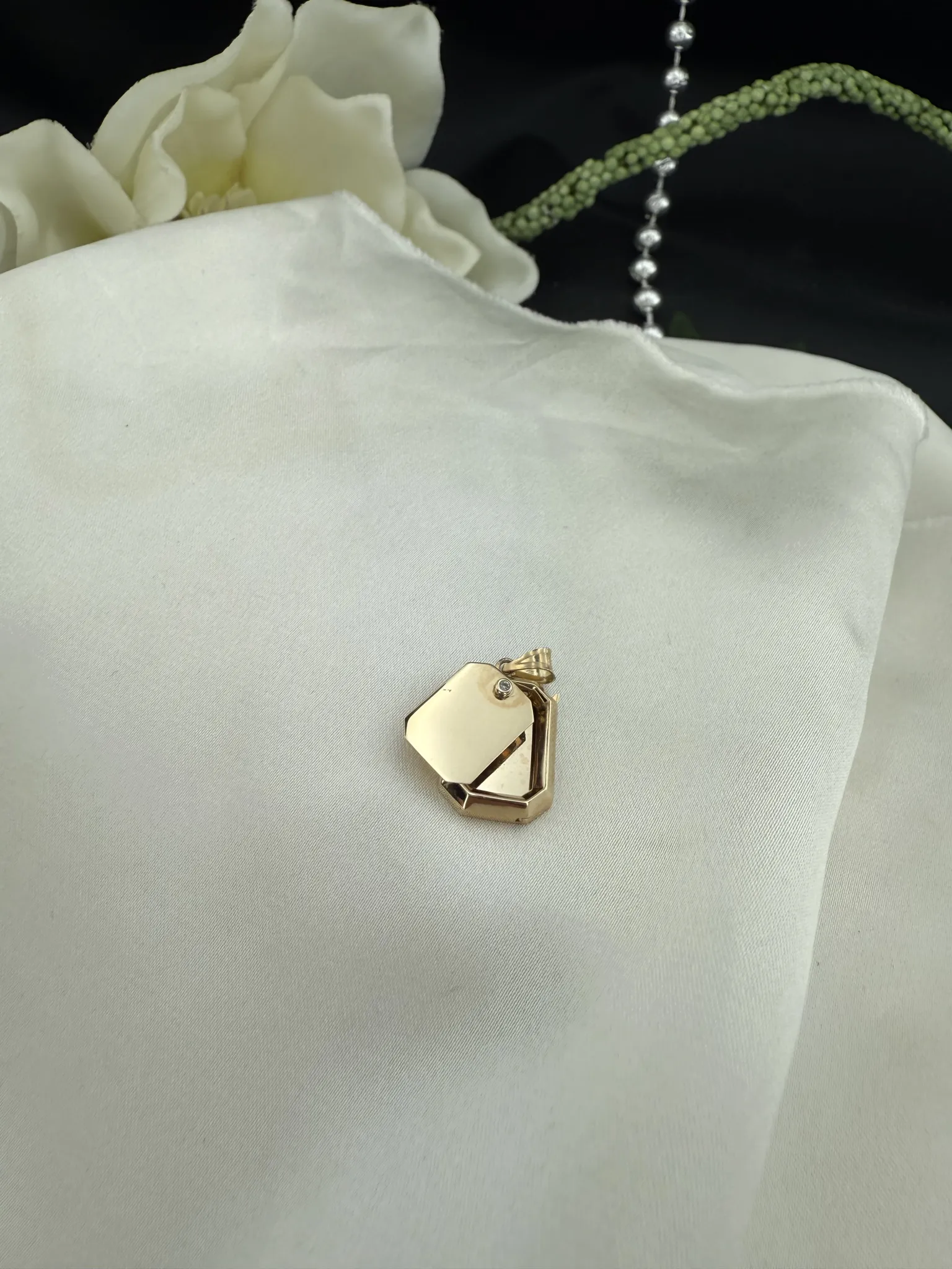 Tektaşlı içi açılan retro model kolye ucu