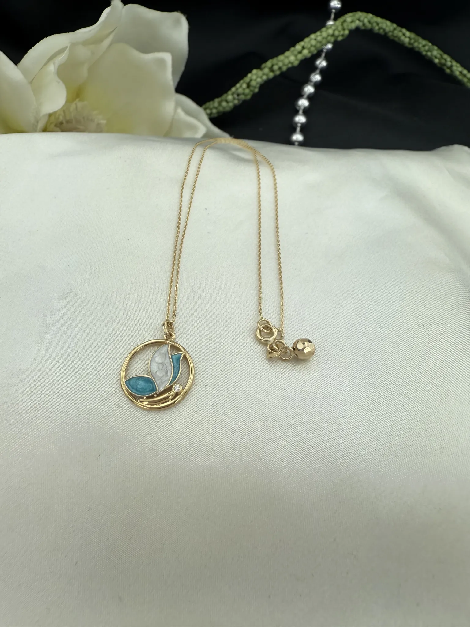 Mavi Mineli Yaprak Kolye