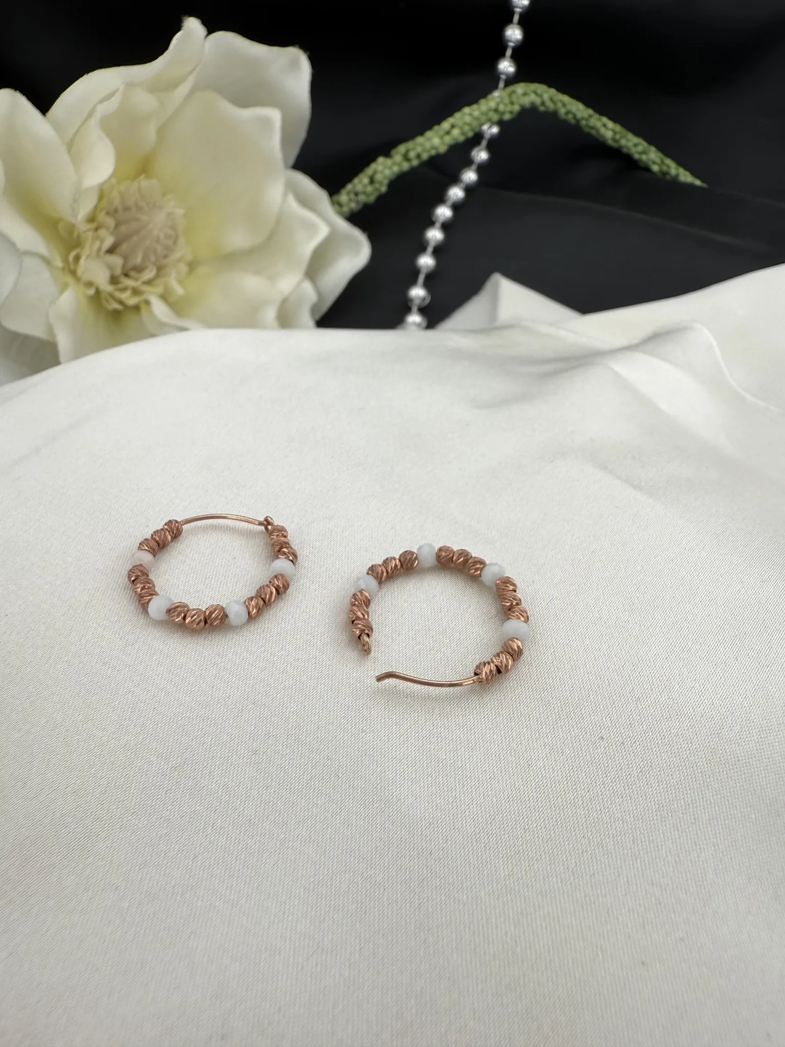 Rose Dorika Toplu Beyaz Taşlı Küpe