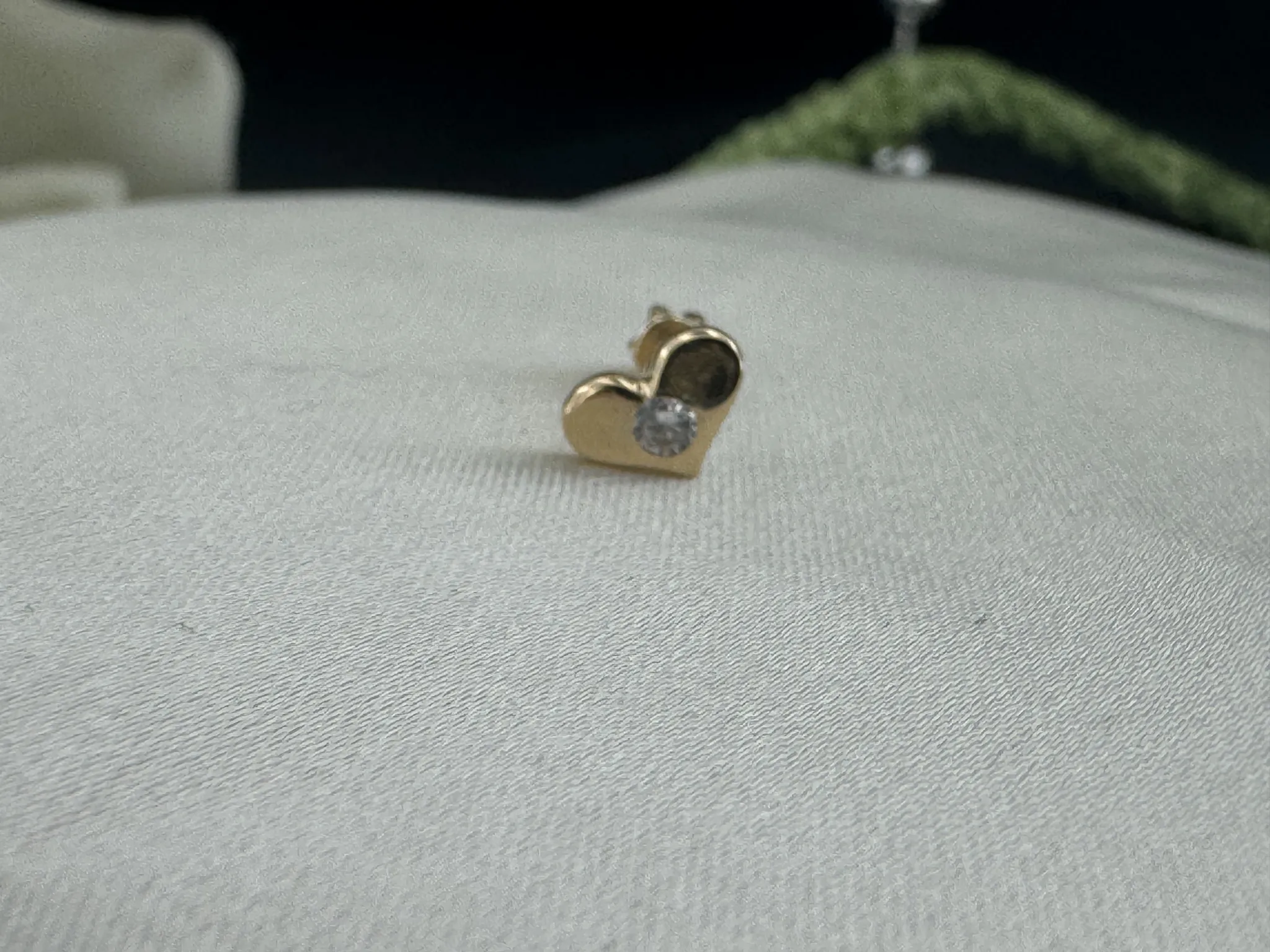 Taşlı Kalp Tragus