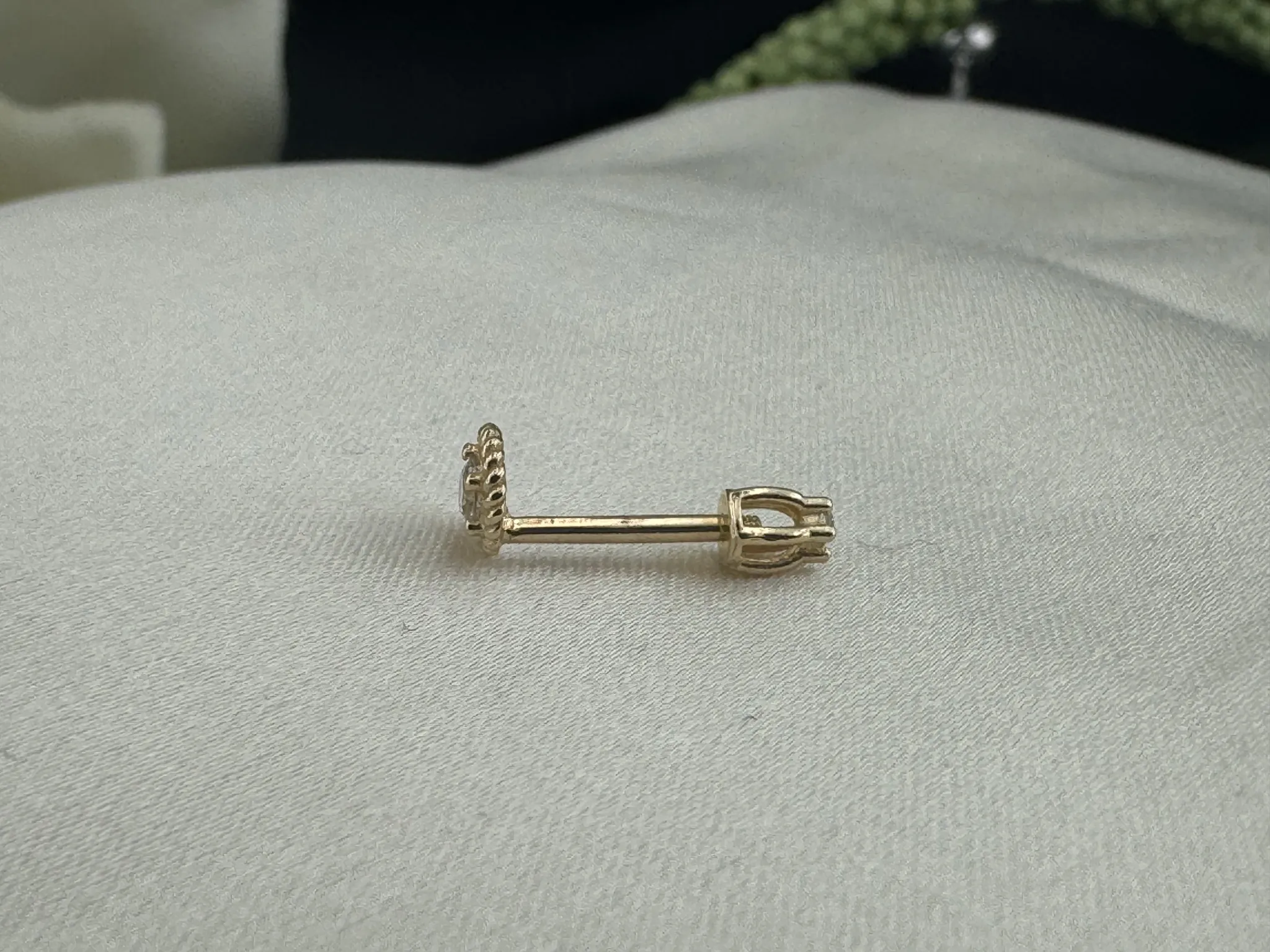 Taşlı Yanları Desenli Tragus