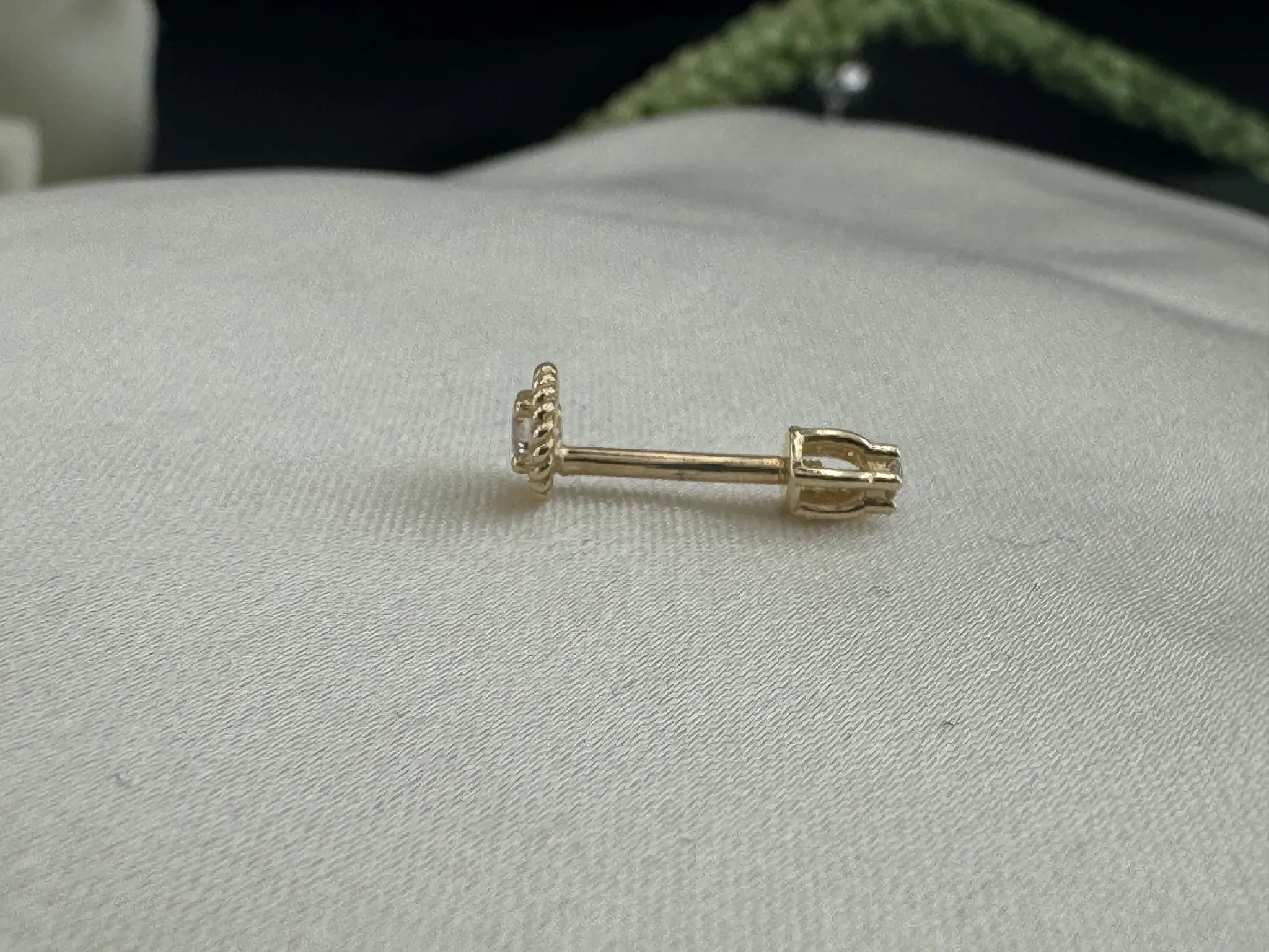 Taşlı Yanları Desenli Tragus