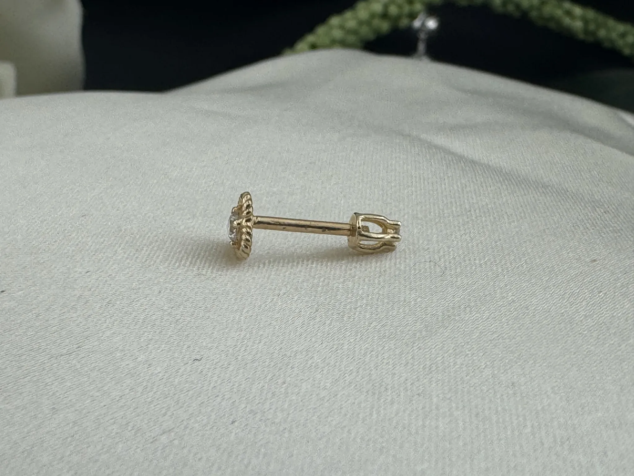 Taşlı Yanları Desenli Kalp Tragus