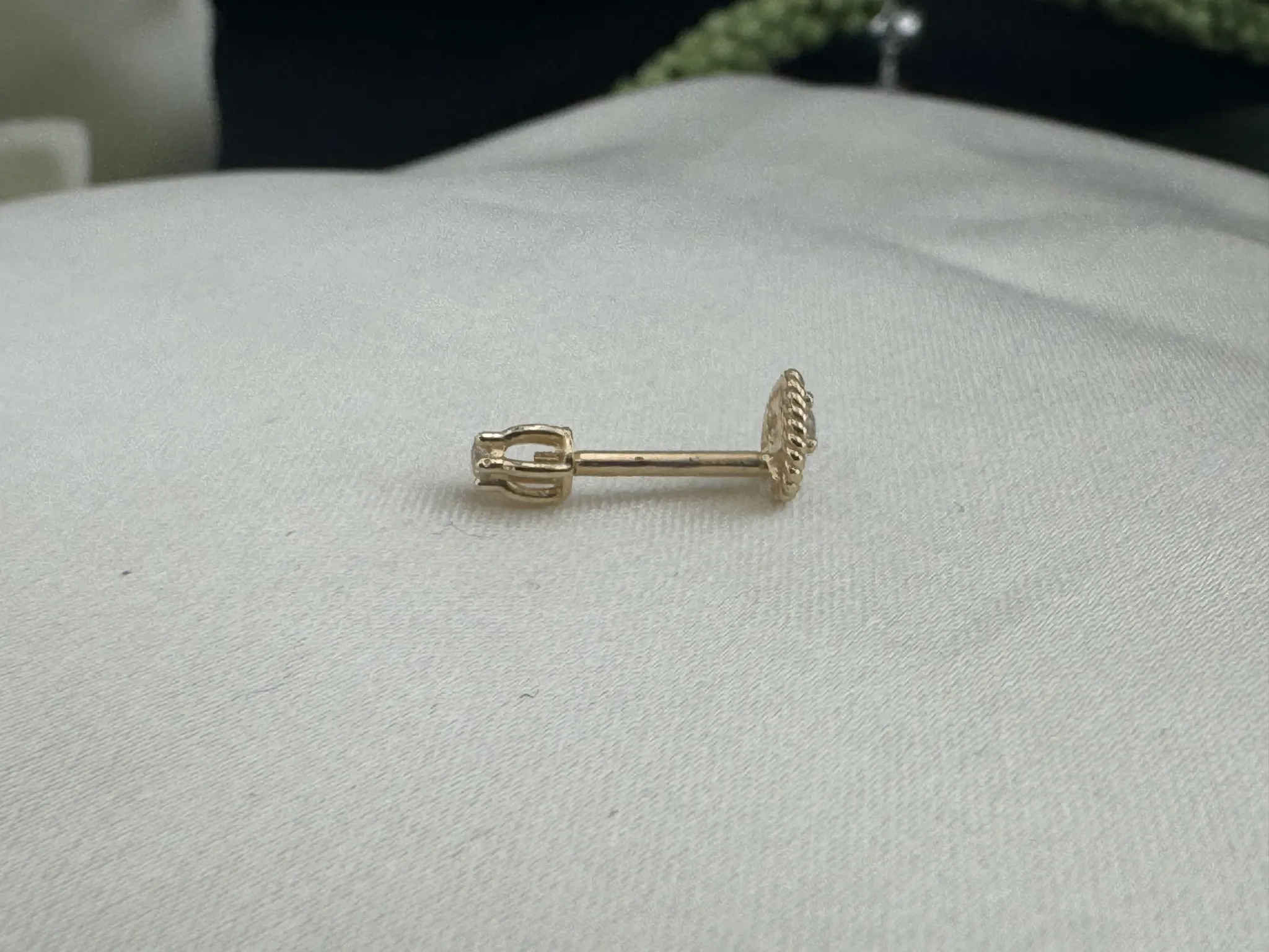 Taşlı Yanları Desenli Kalp Tragus