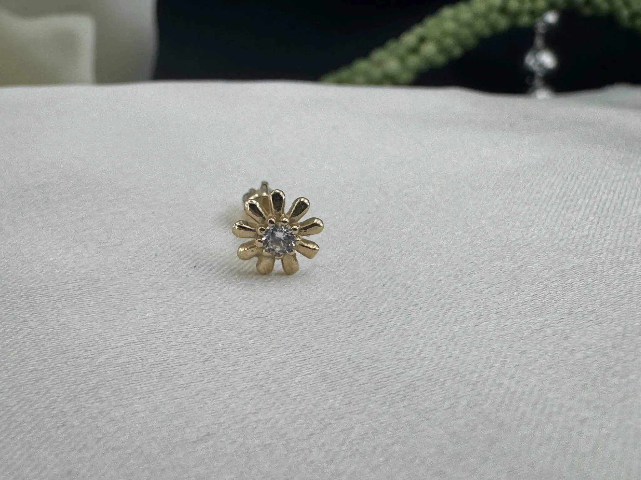 Taşlı Çiçek Tragus