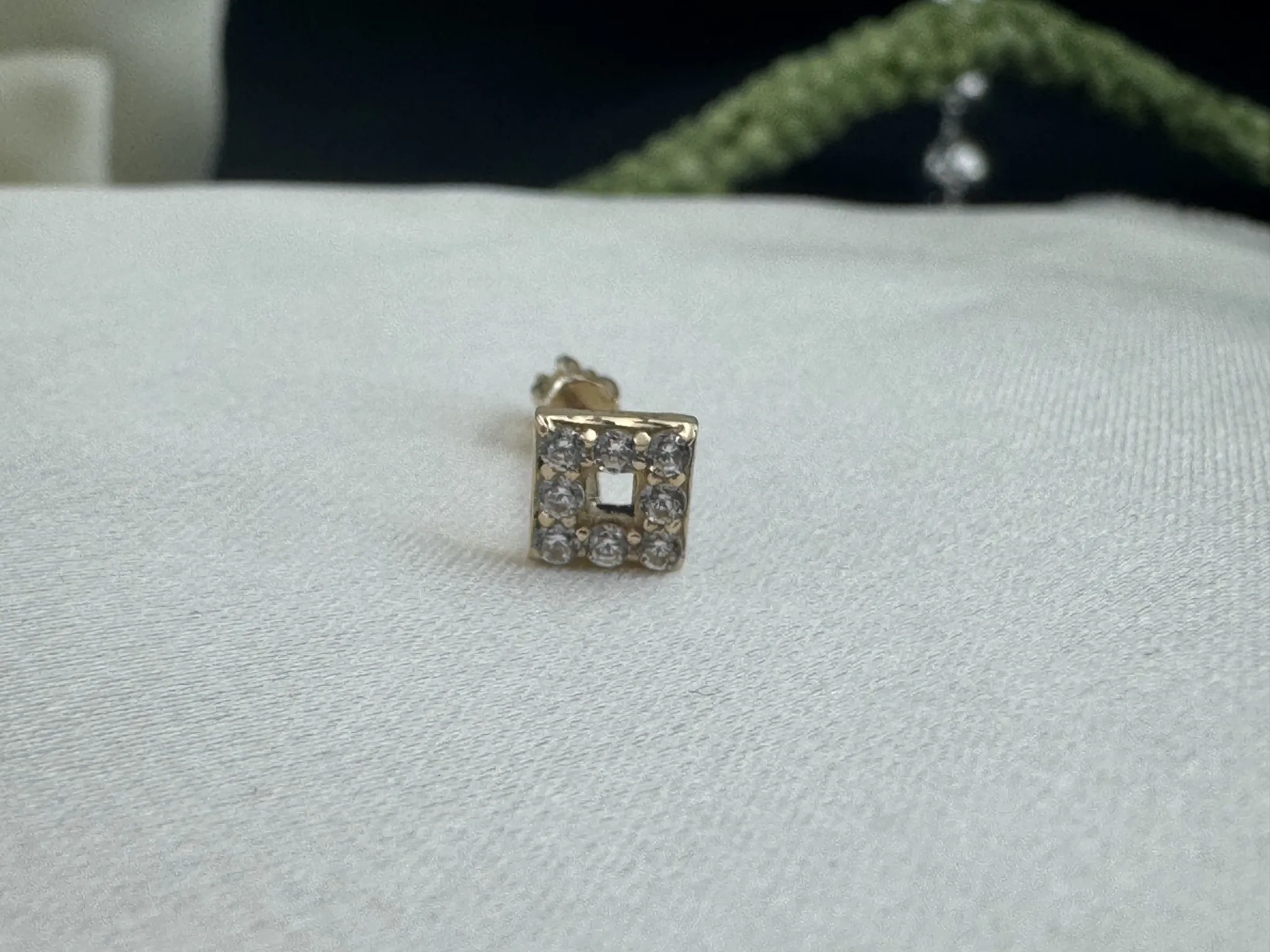 Taşlı Kare Tragus