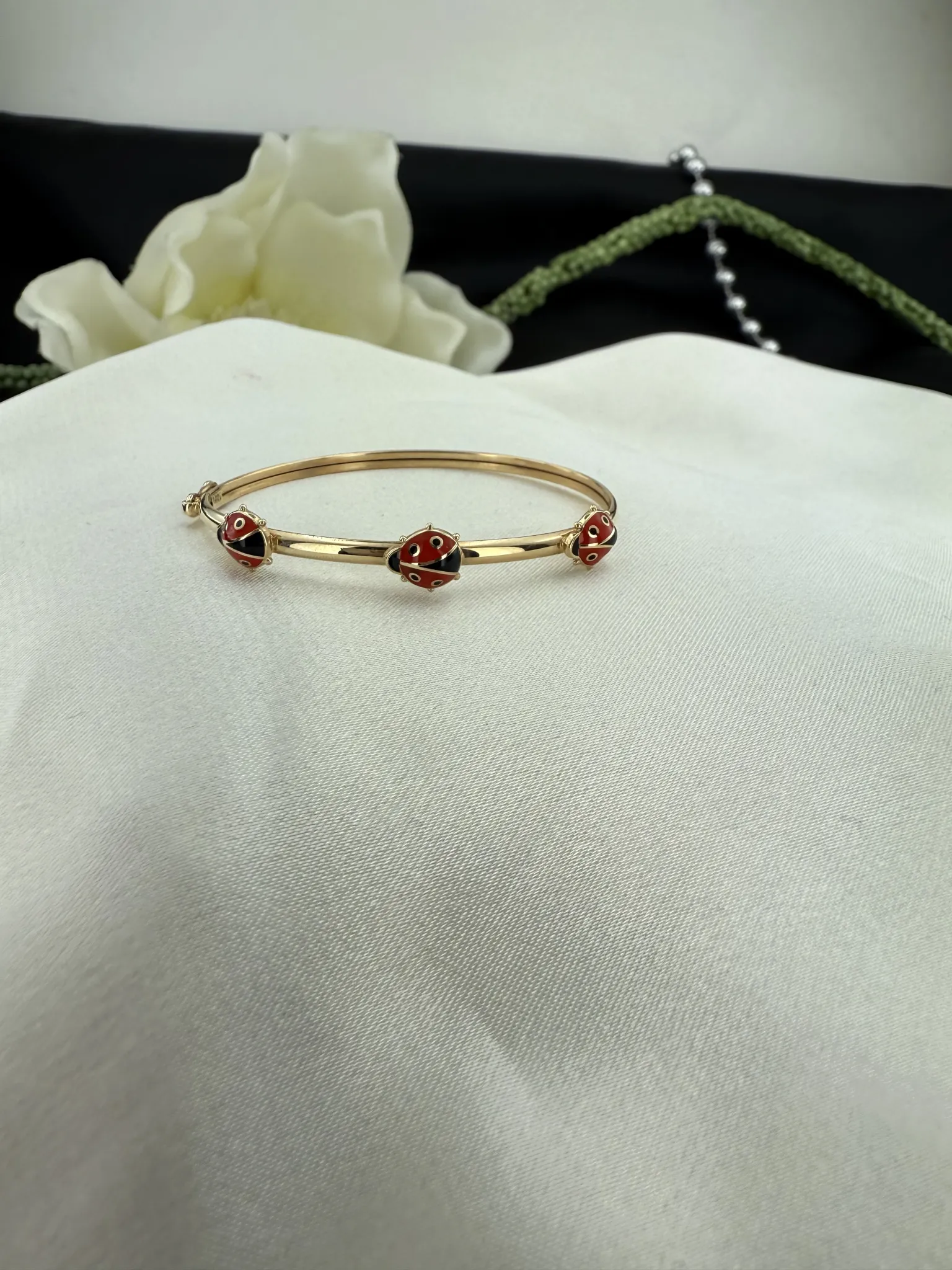 Mineli uğur böceği çocuk kelepçesi 