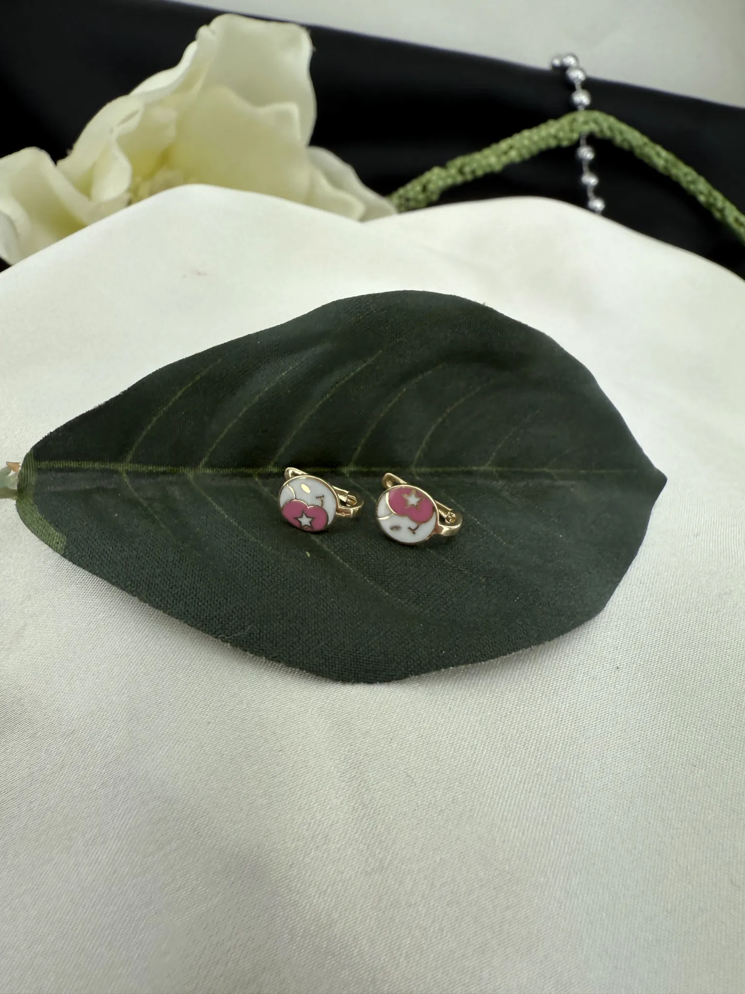 Mineli çocuk küpesi 