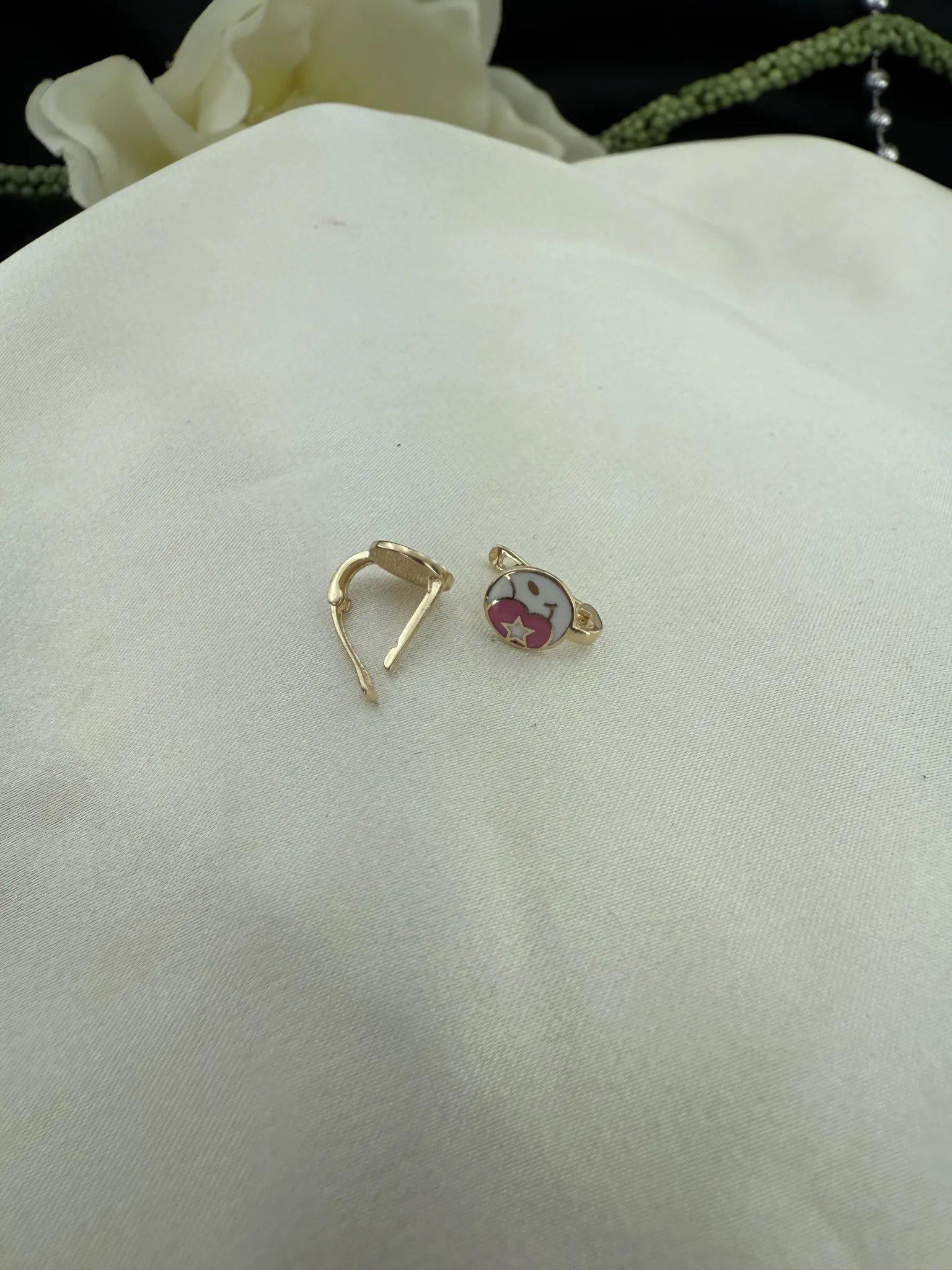 Mineli çocuk küpesi 