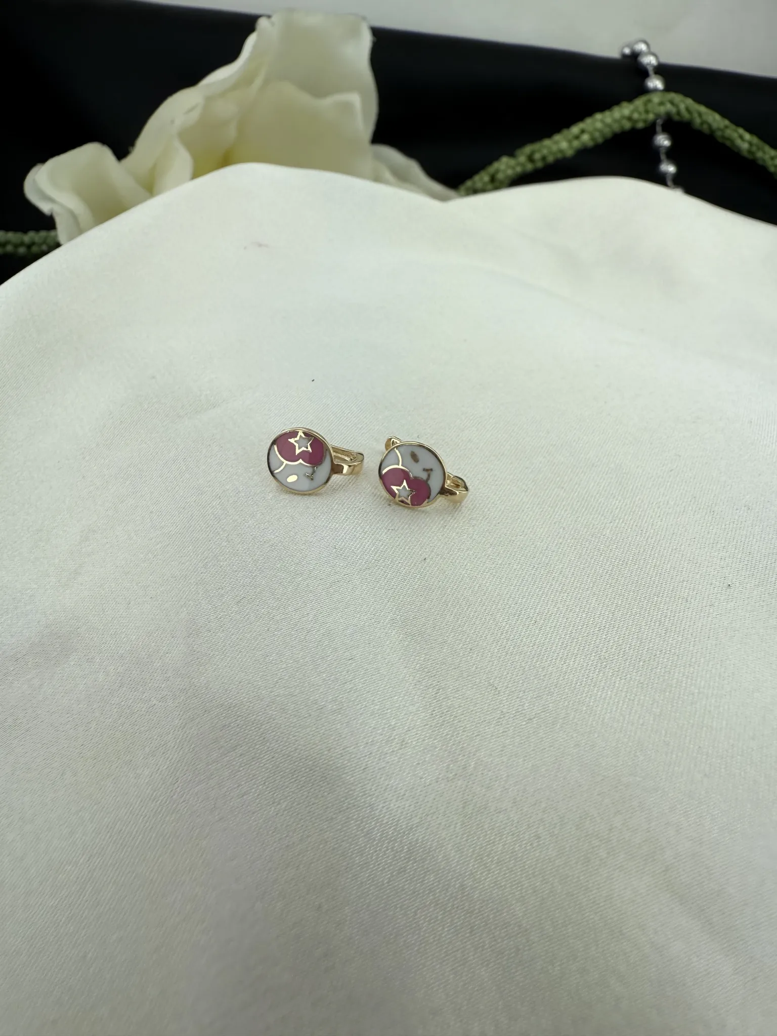 Mineli çocuk küpesi 