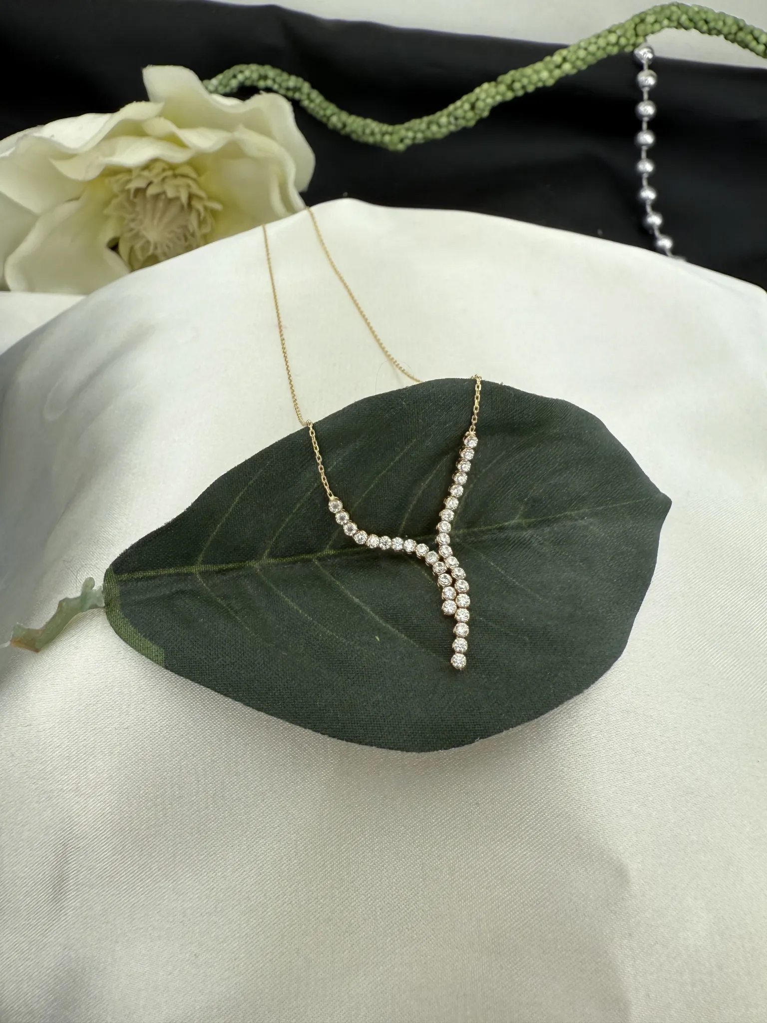 Taşlı Minik Suyolu Kolye