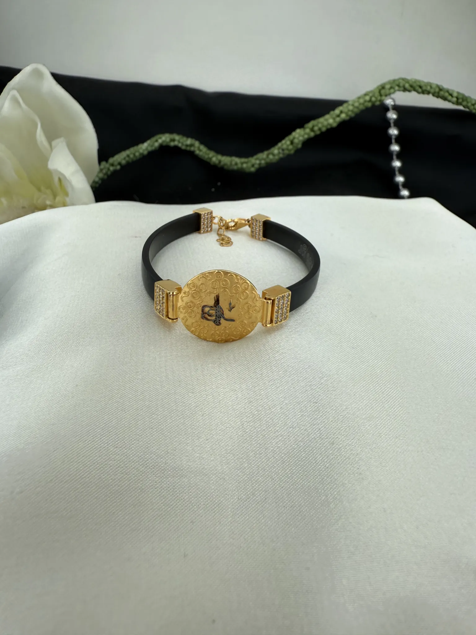 Kauçuk Kayışlı Taşlı Tura Bileklik