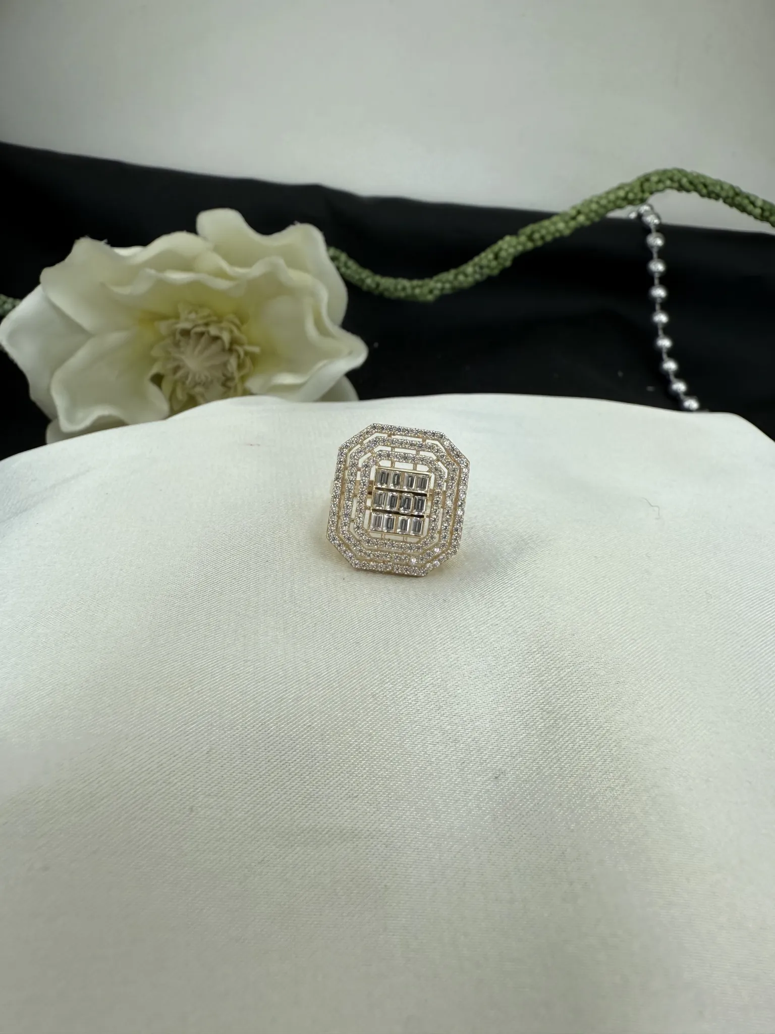 Özel Tasarım Parçalı Baget Taşlı Yüzük