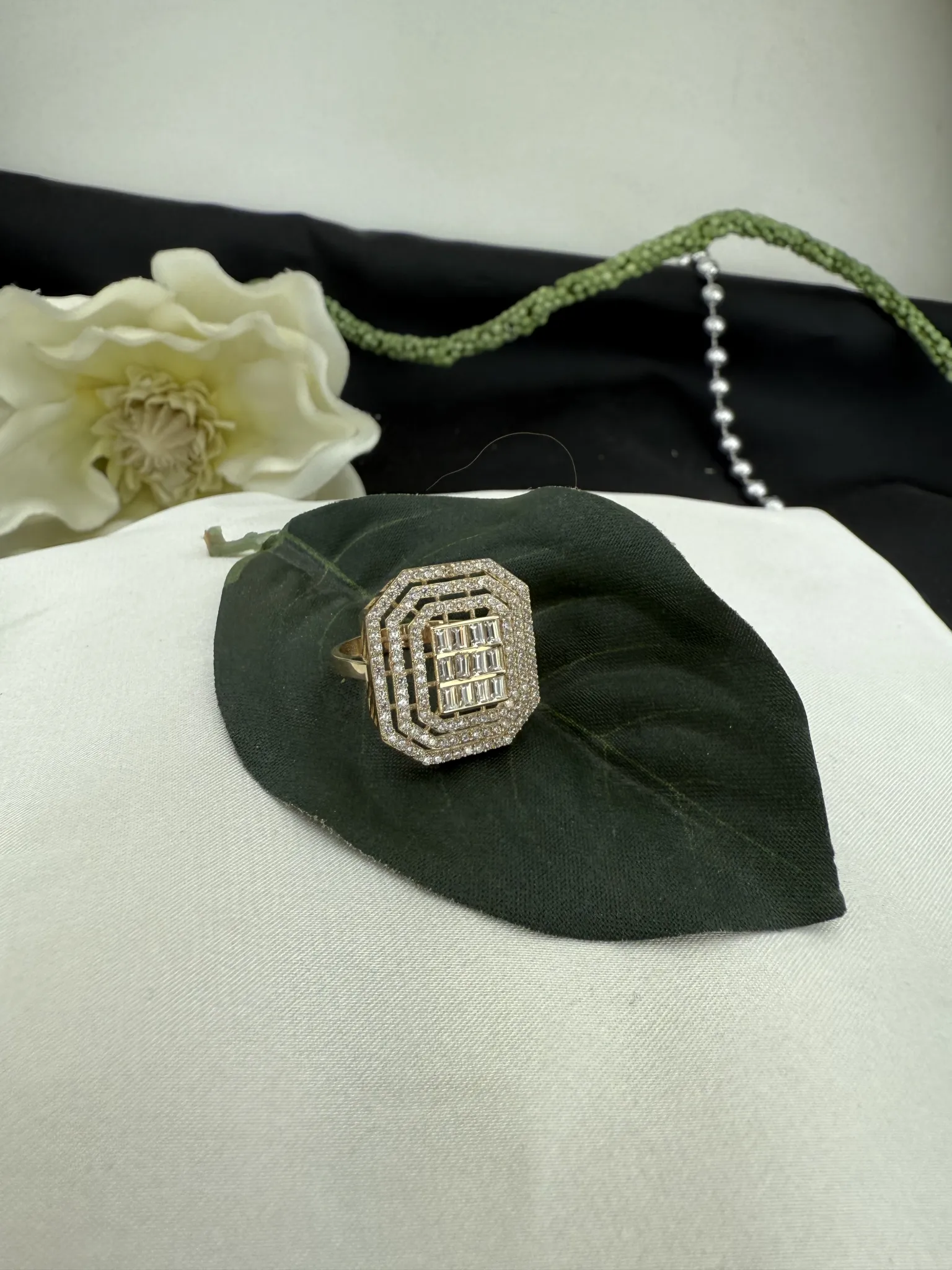 Özel Tasarım Parçalı Baget Taşlı Yüzük