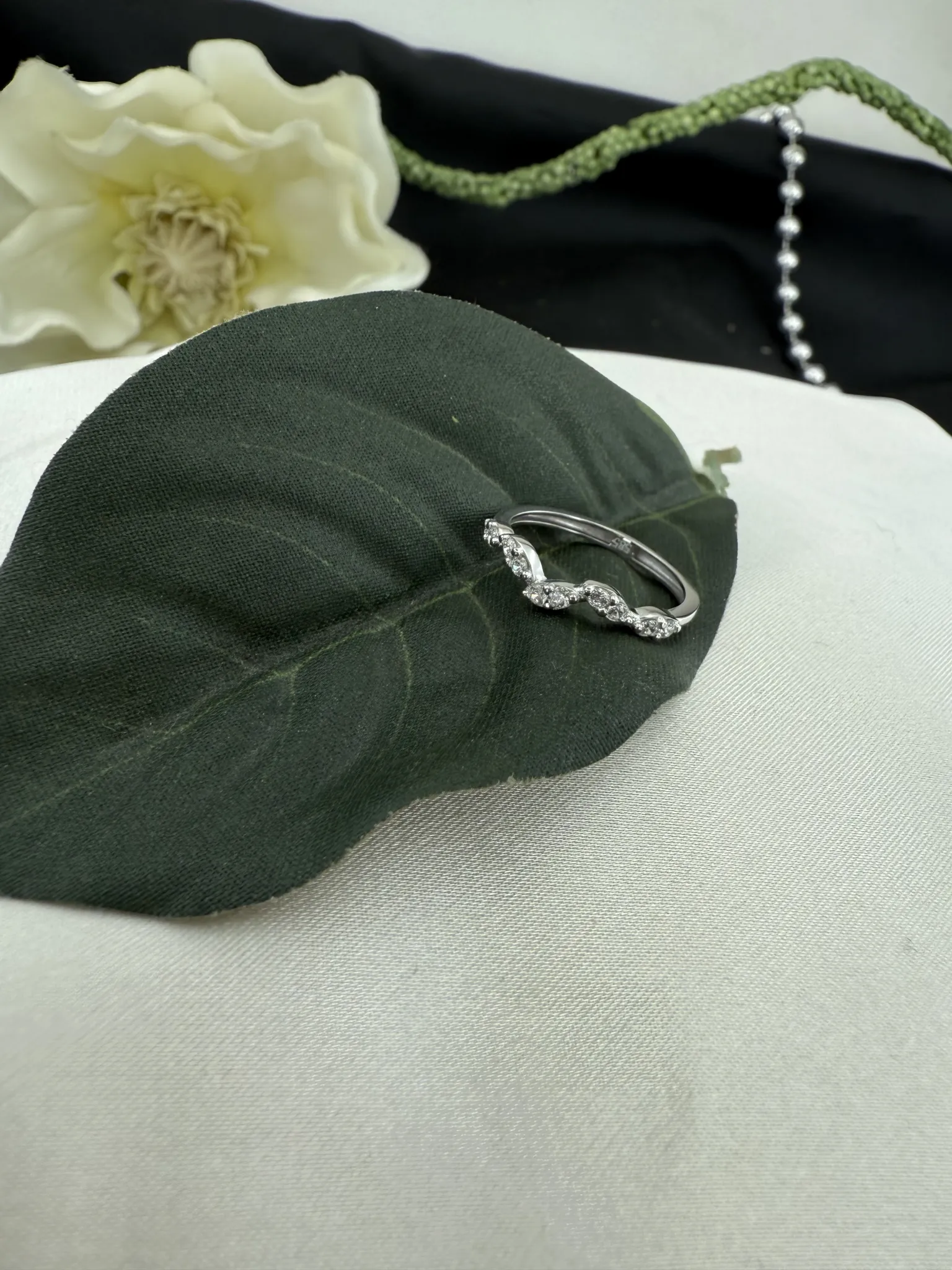 Özel Tasarım Taşlı Beyaz Yüzük