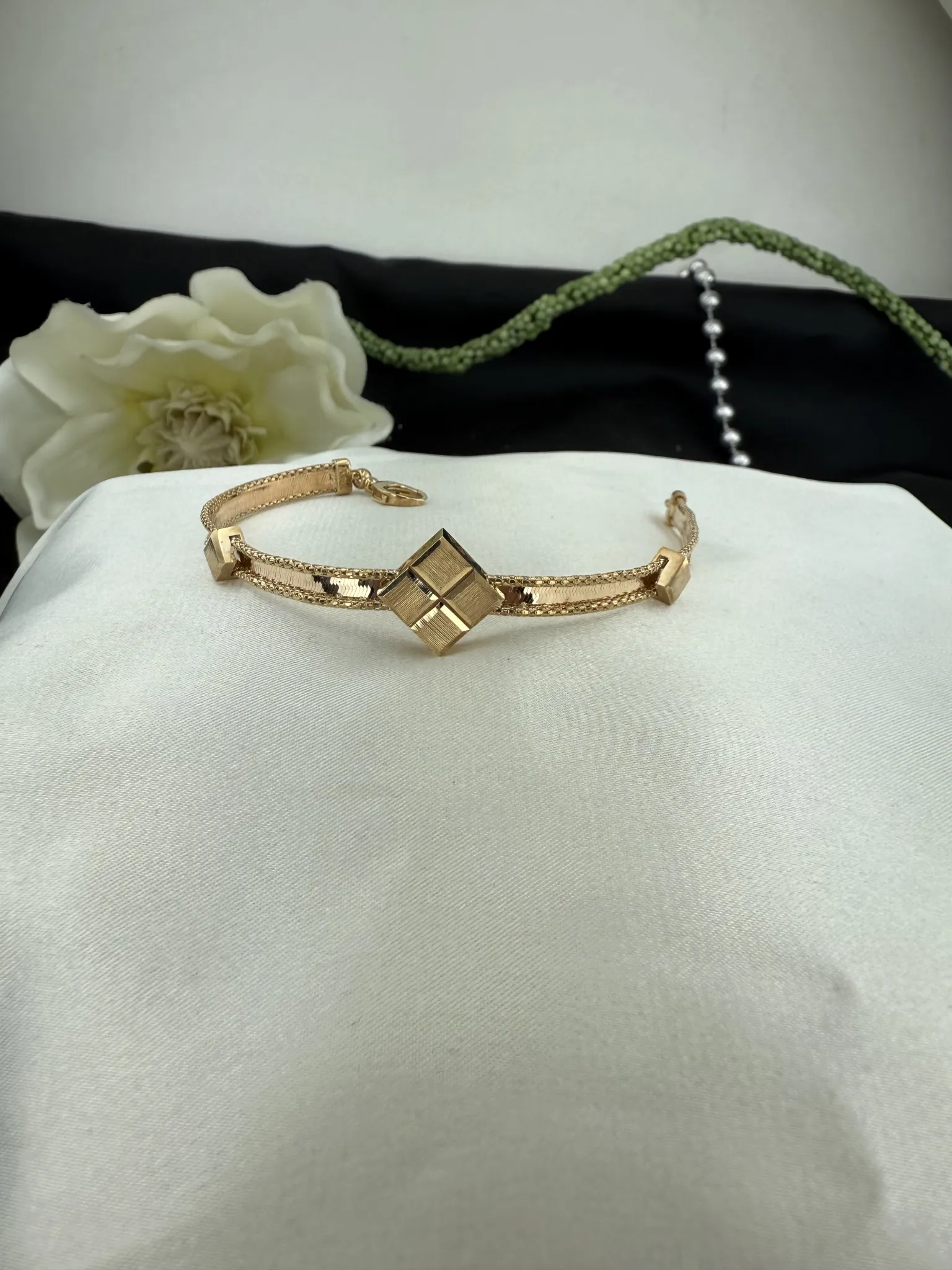 Özel Tasarım Taşsız Baklava Modeli Bileklik