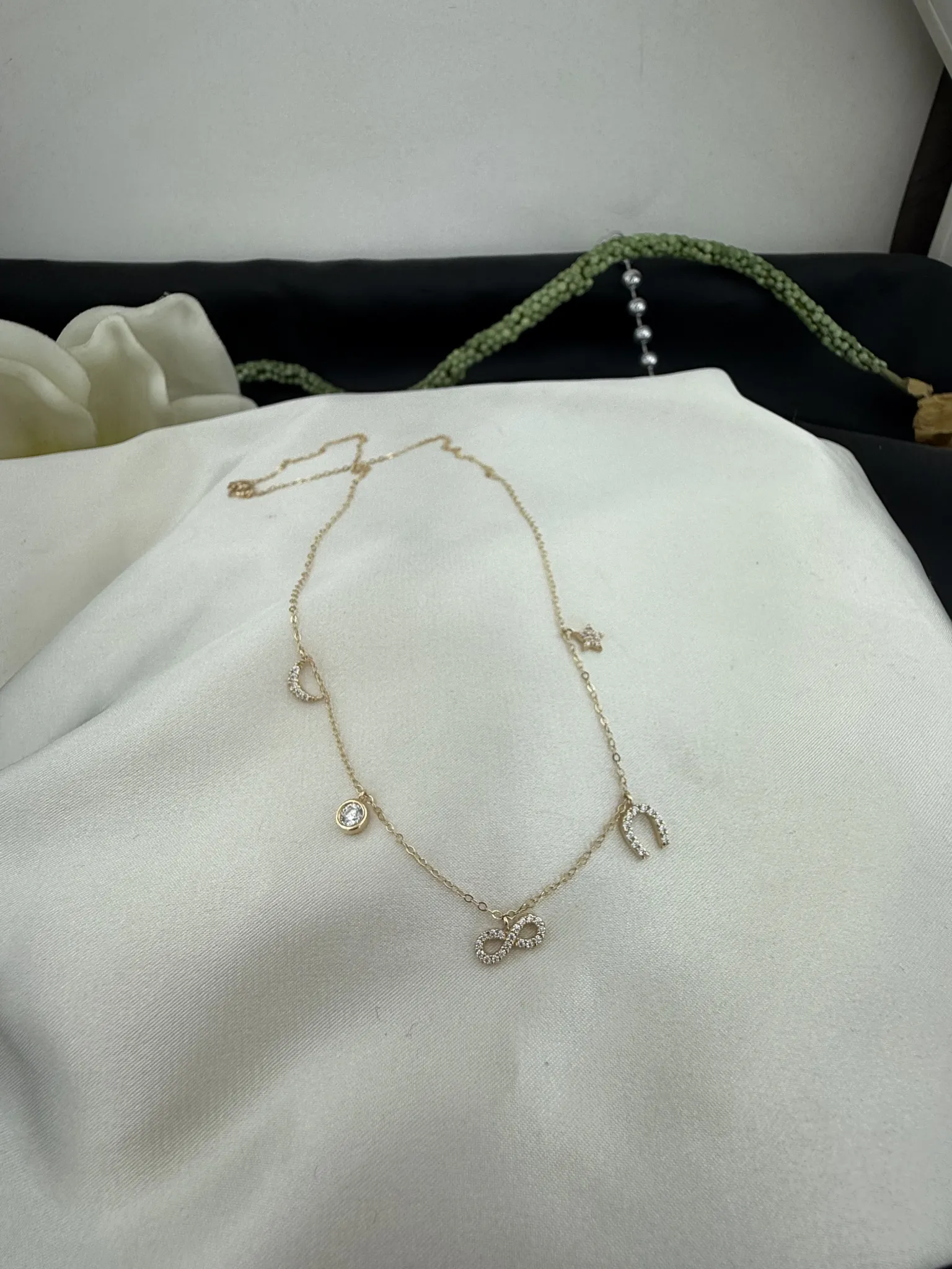 Taşlı Şans Kolyesi