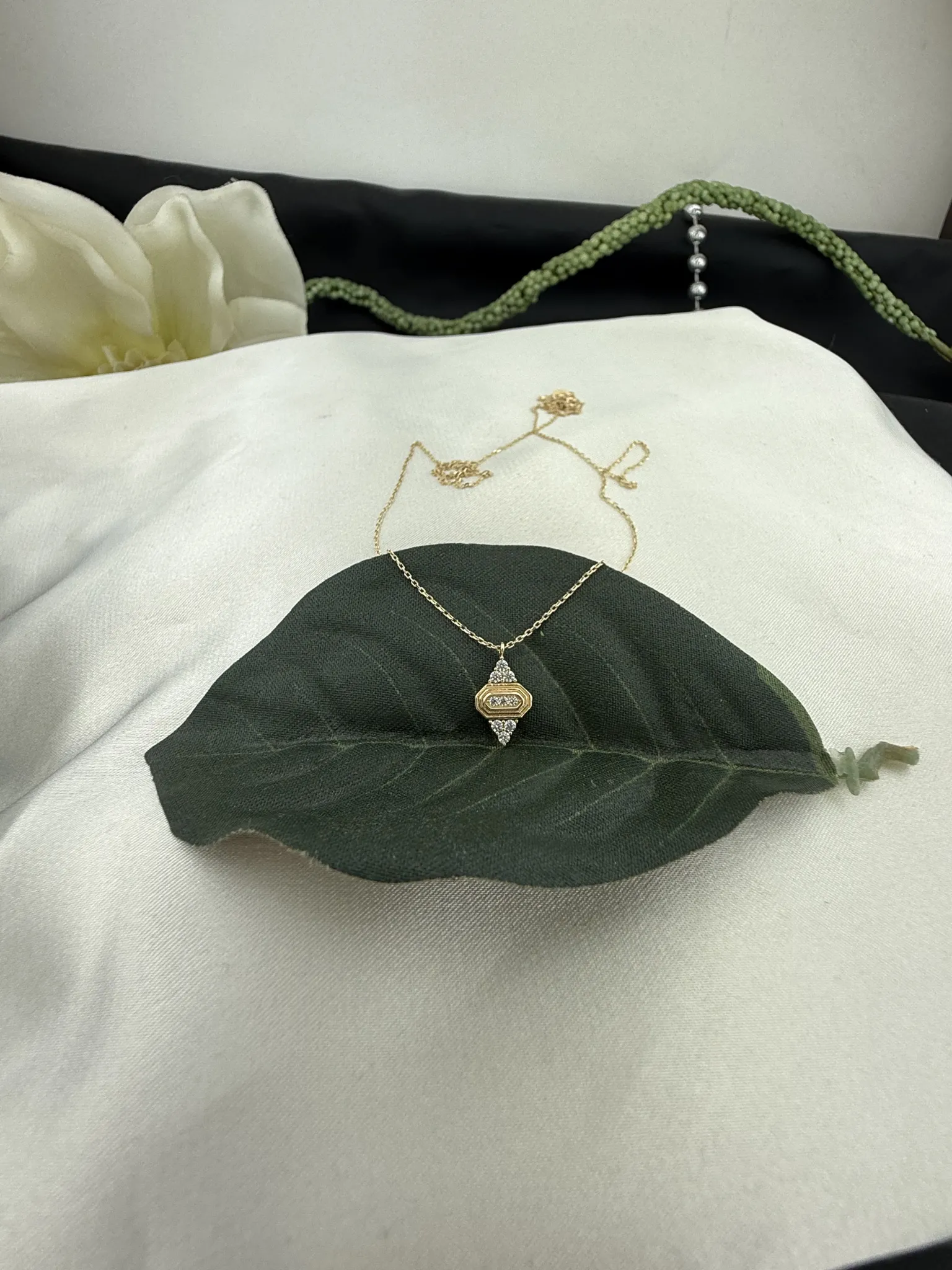 Özel Tasarım Taşlı Kolye