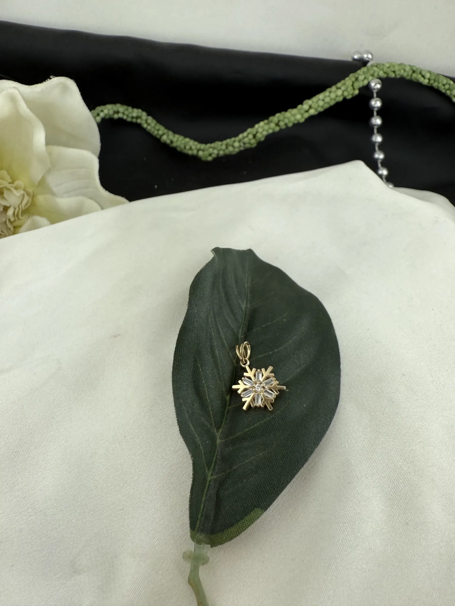 Özel Tasarım Baget Taşlı Kar Tanesi Kolye Ucu