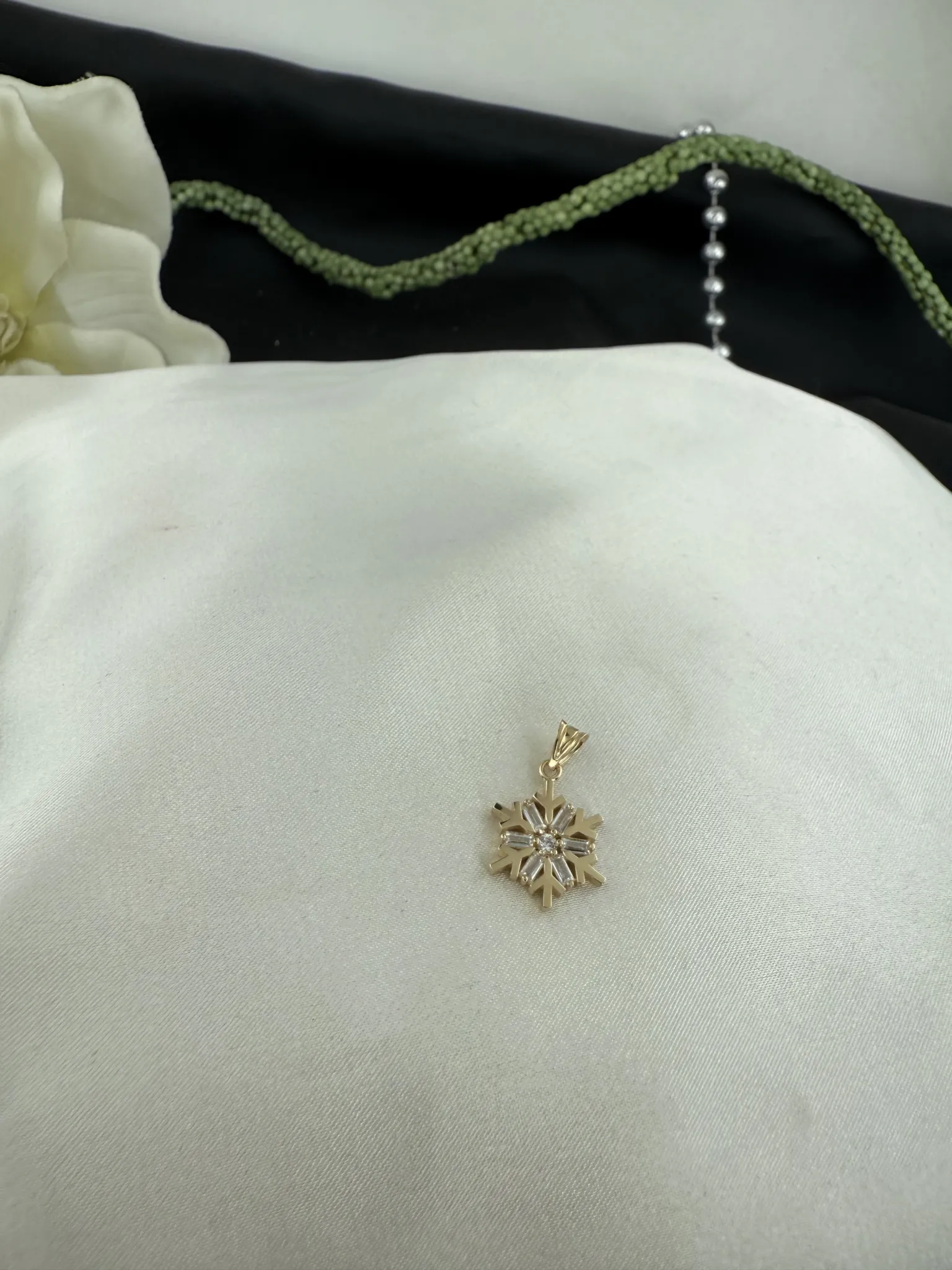 Özel Tasarım Baget Taşlı Kar Tanesi Kolye Ucu