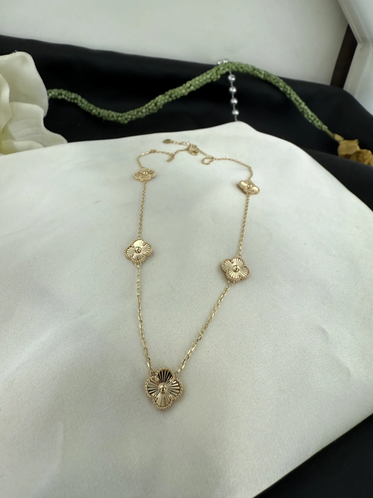 Taşsız Beşli Yonca Kolye