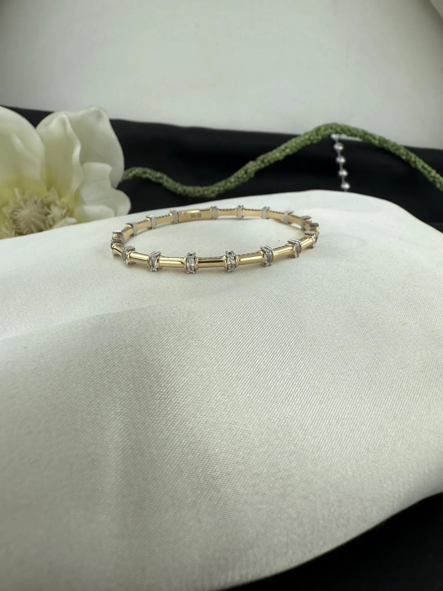 Özel Tasarım Taşlı Kelepçe 