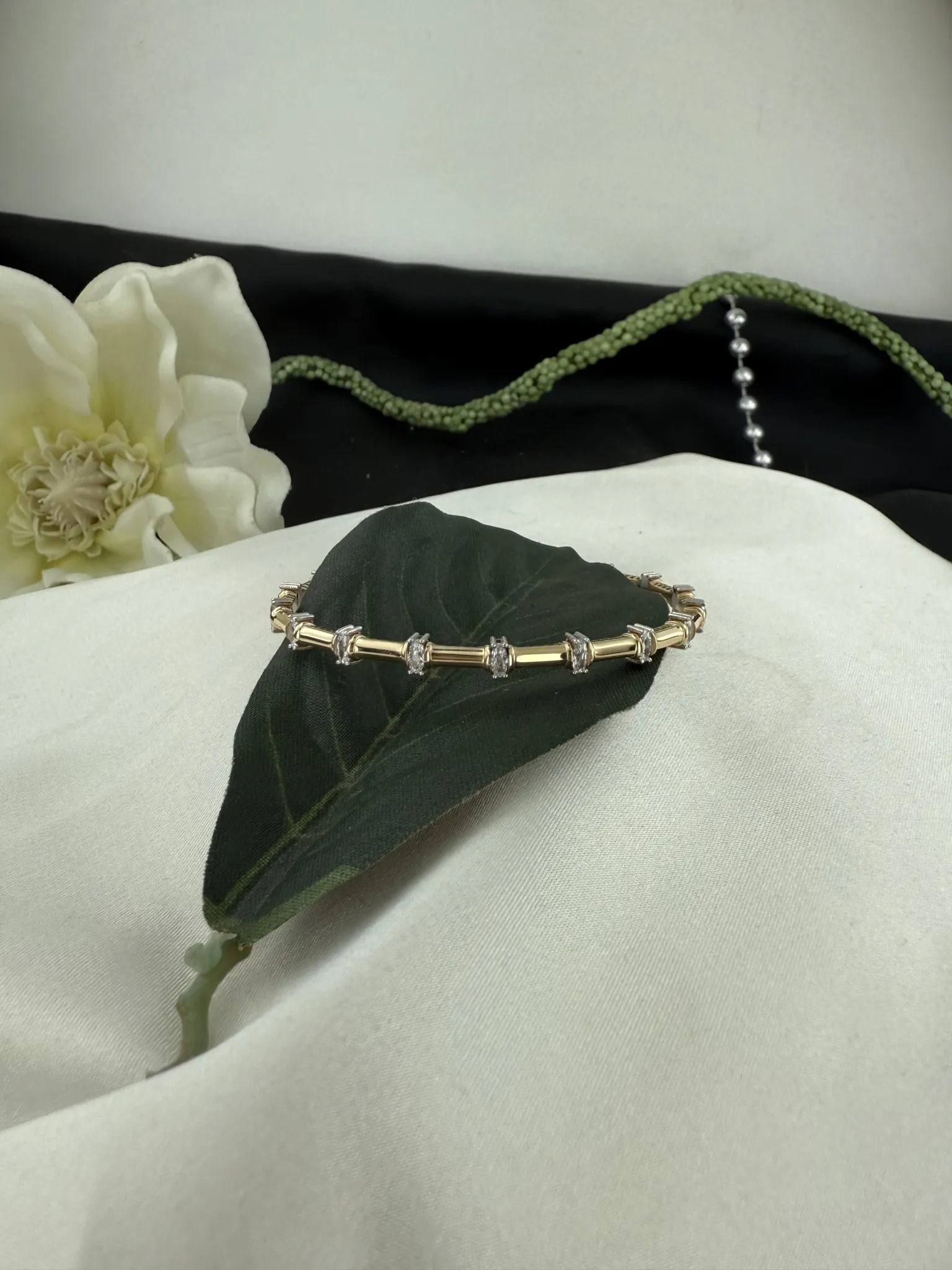 Özel Tasarım Taşlı Kelepçe 