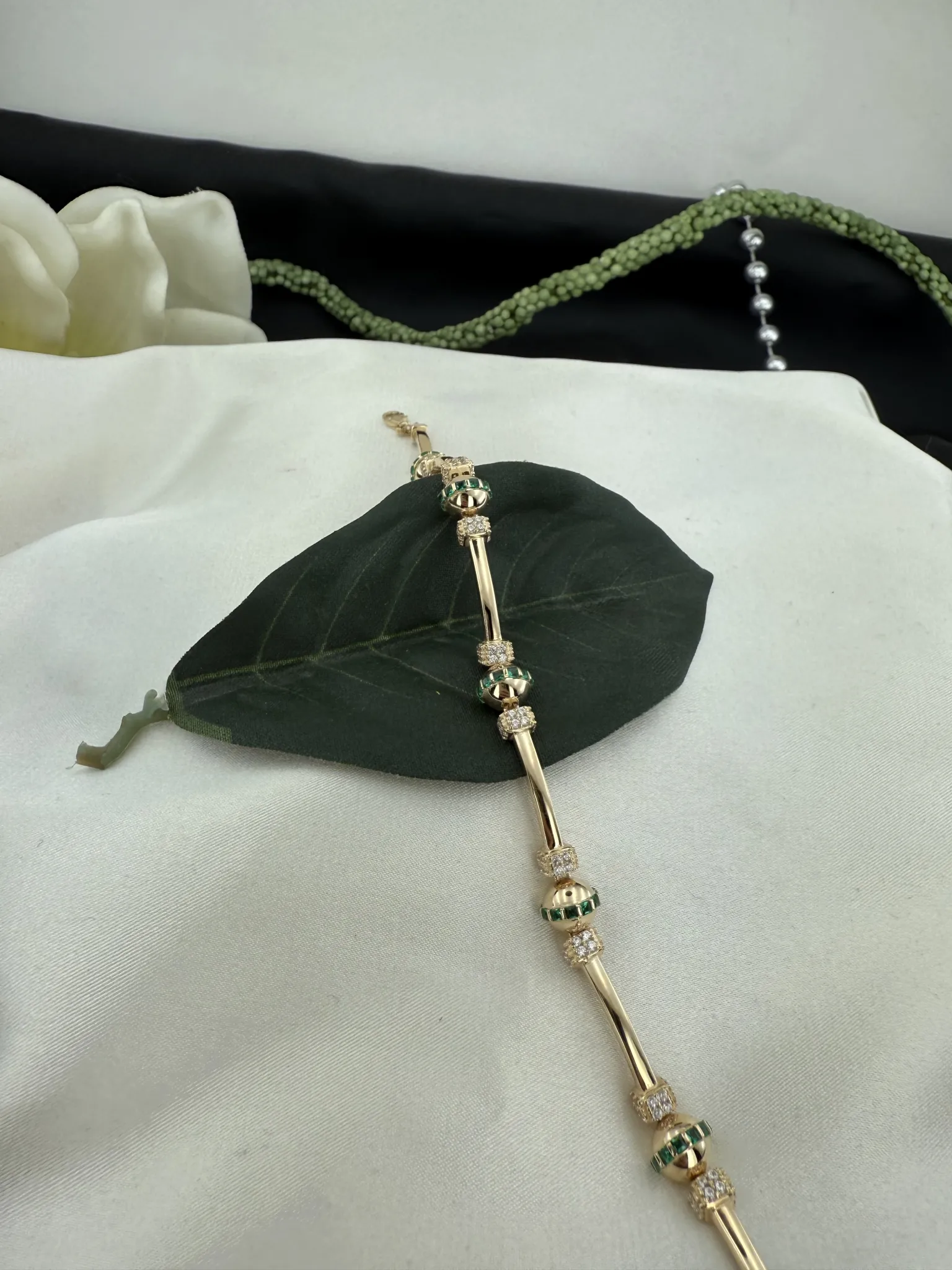 Özel Tasarım Yeşil Taşlı Bileklik