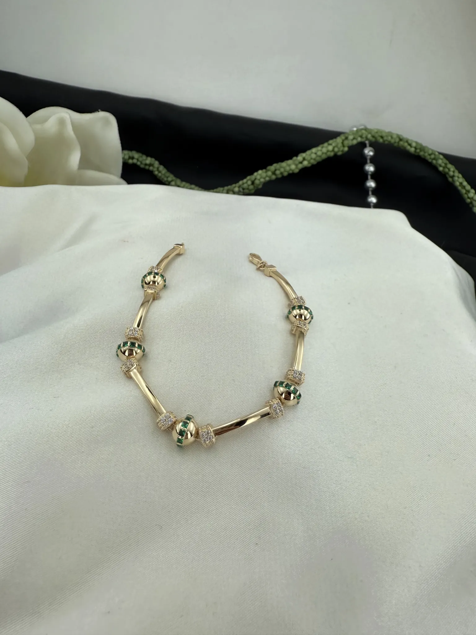 Özel Tasarım Yeşil Taşlı Bileklik