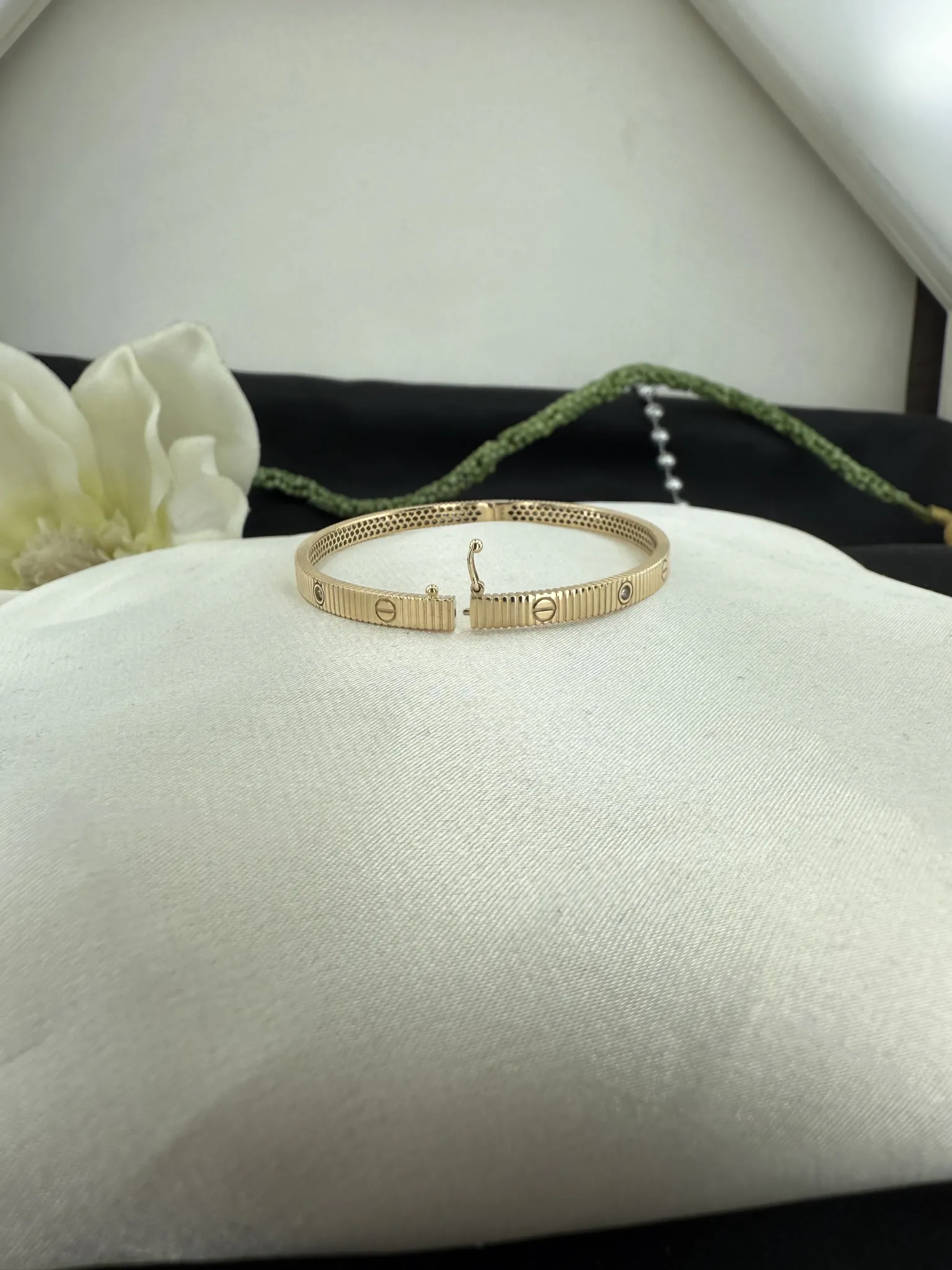 Özel Tasarım Taşlı Kelepçe