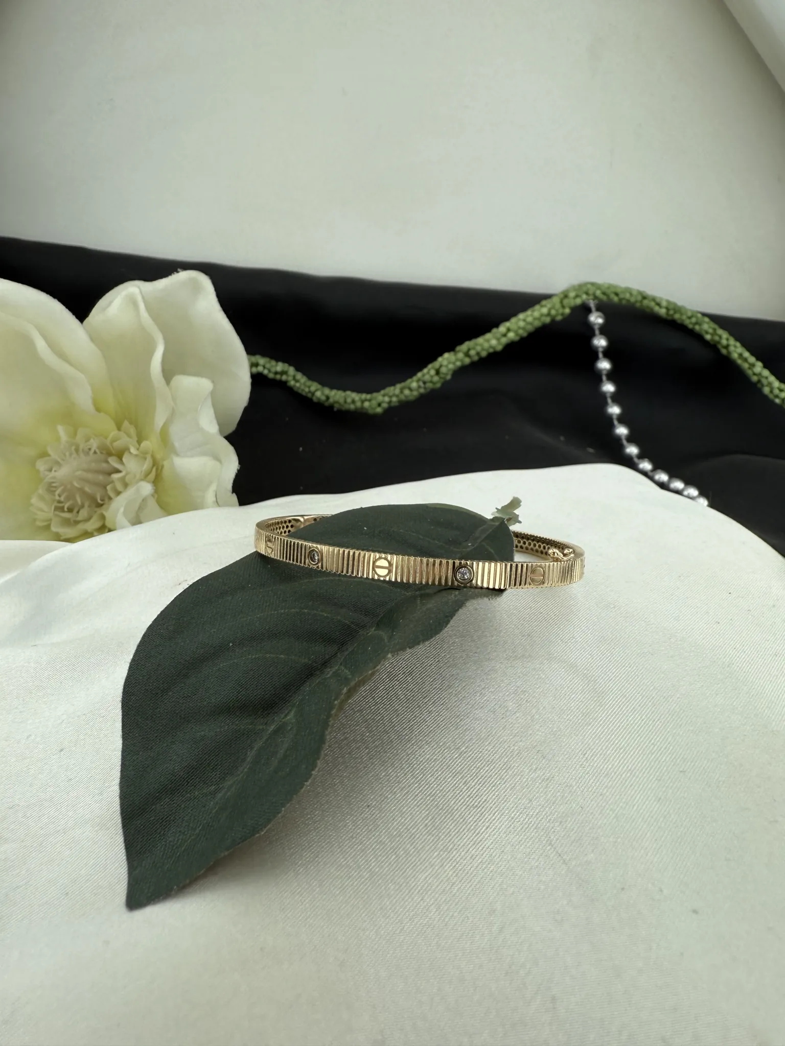 Özel Tasarım Taşlı Kelepçe