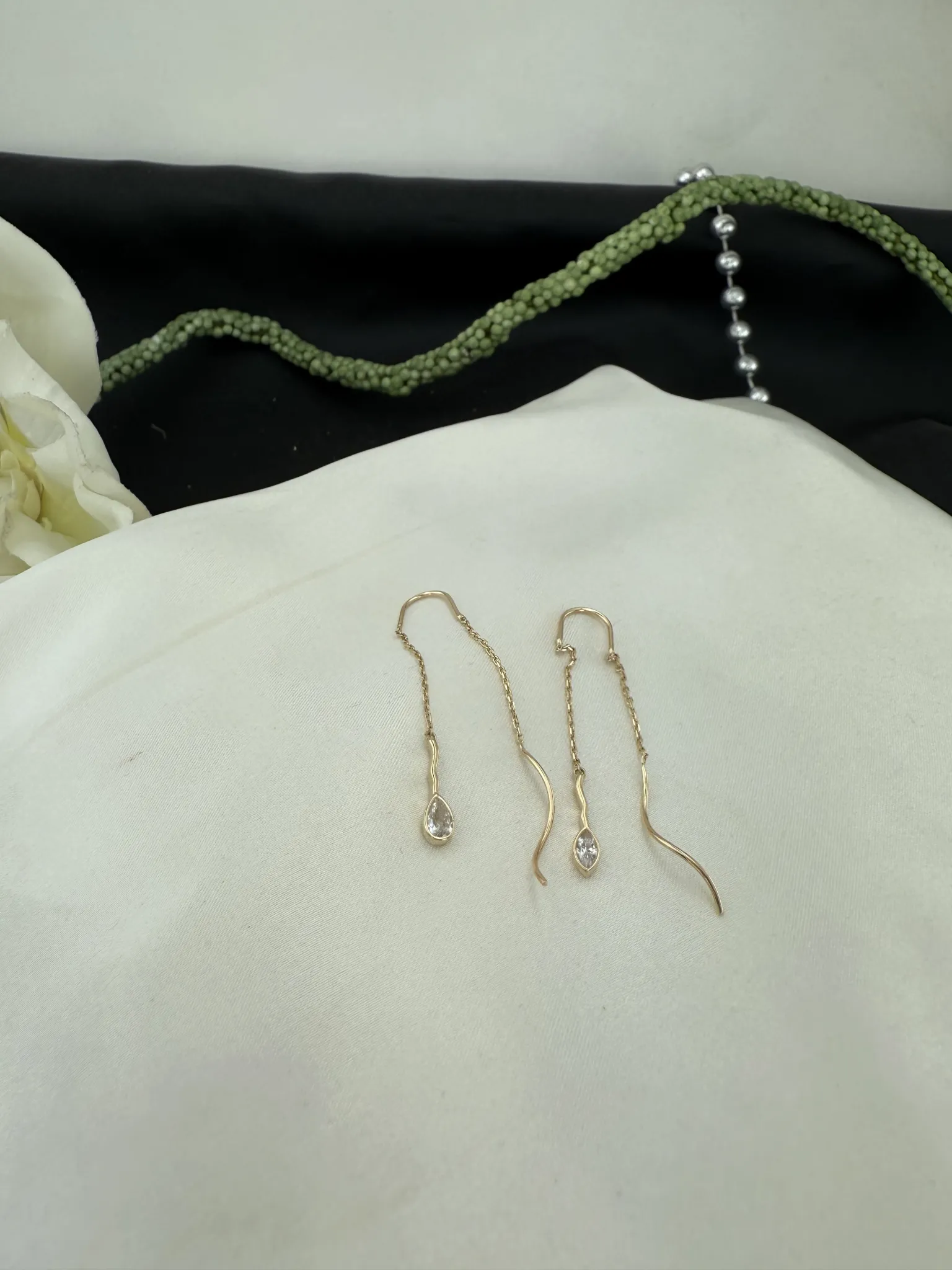 Özel Tasarım Sallamalı Damla Küpe