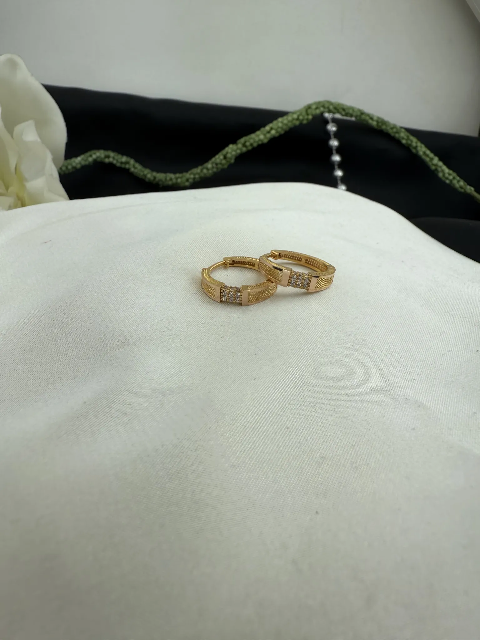 Özel Tasarım Taşlı Desenli Küpe