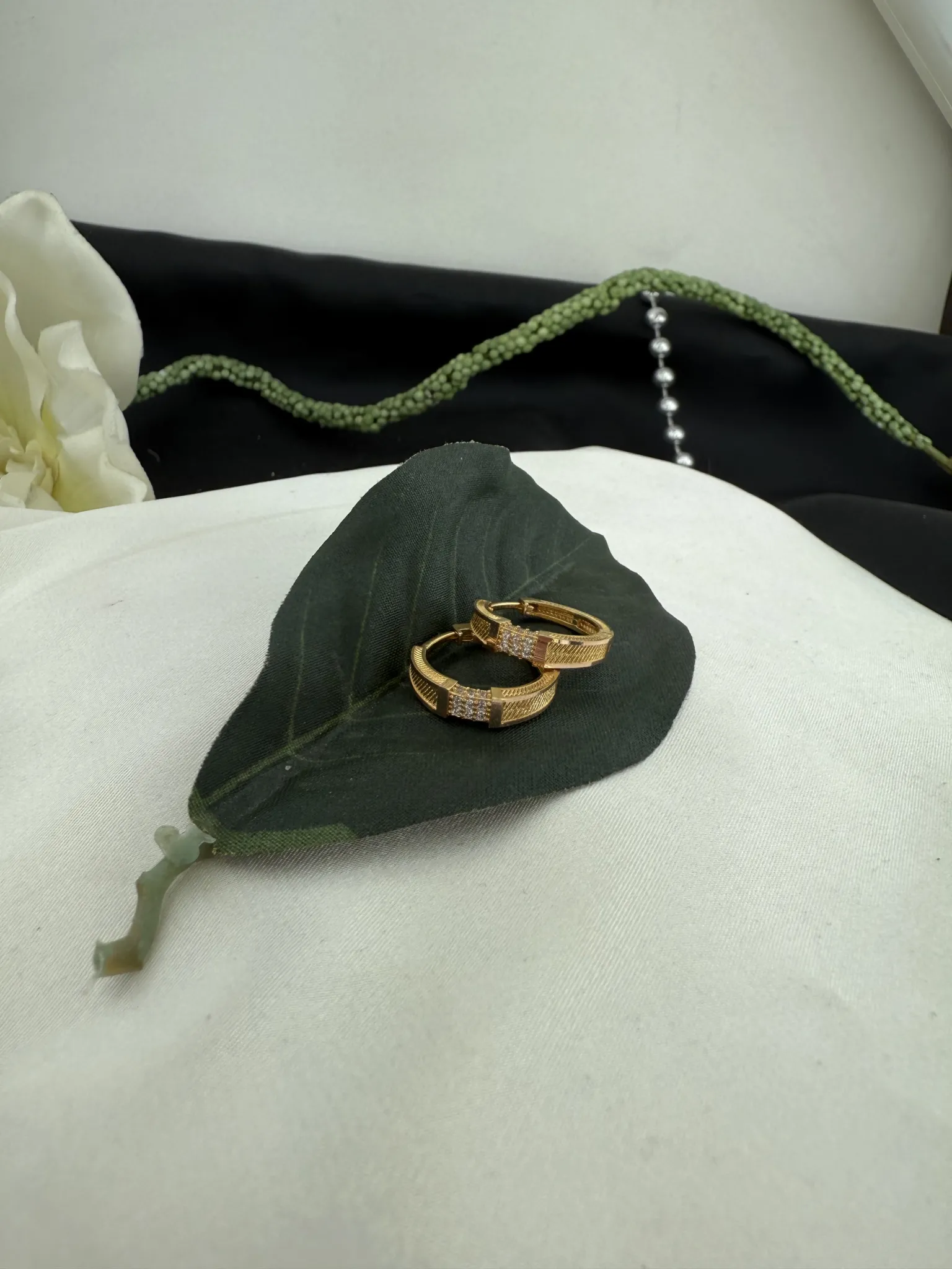 Özel Tasarım Taşlı Desenli Küpe