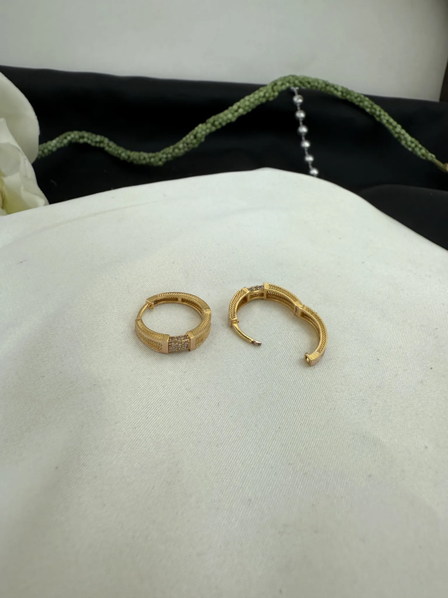 Özel Tasarım Taşlı Desenli Küpe