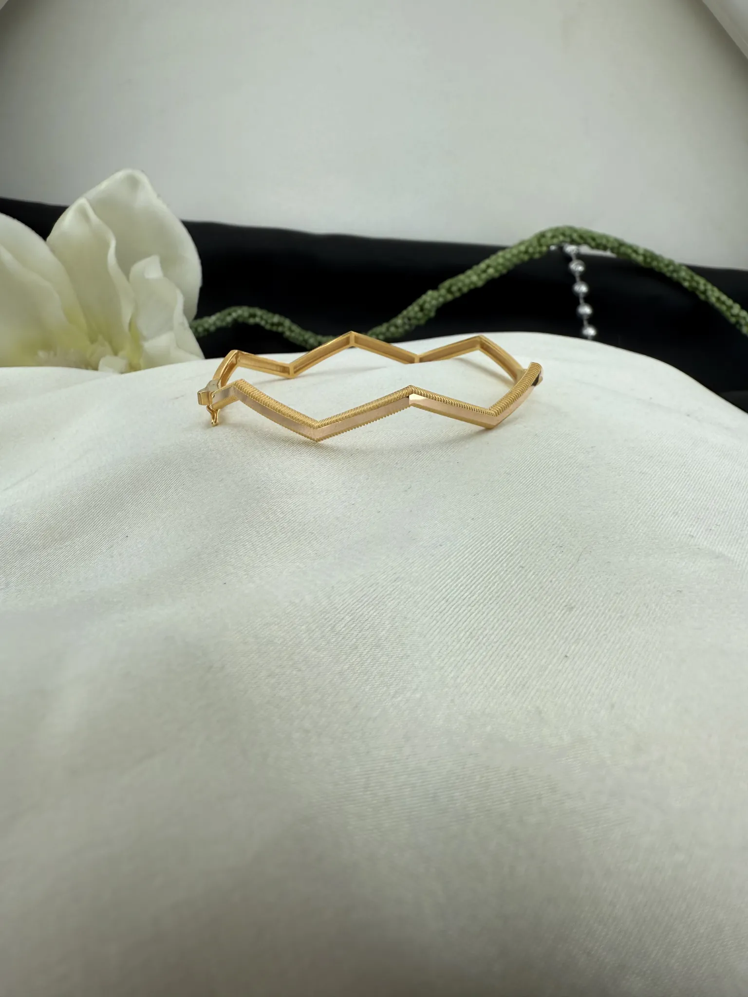 Özel Tasarım Zigzag Ajda Kelepçe