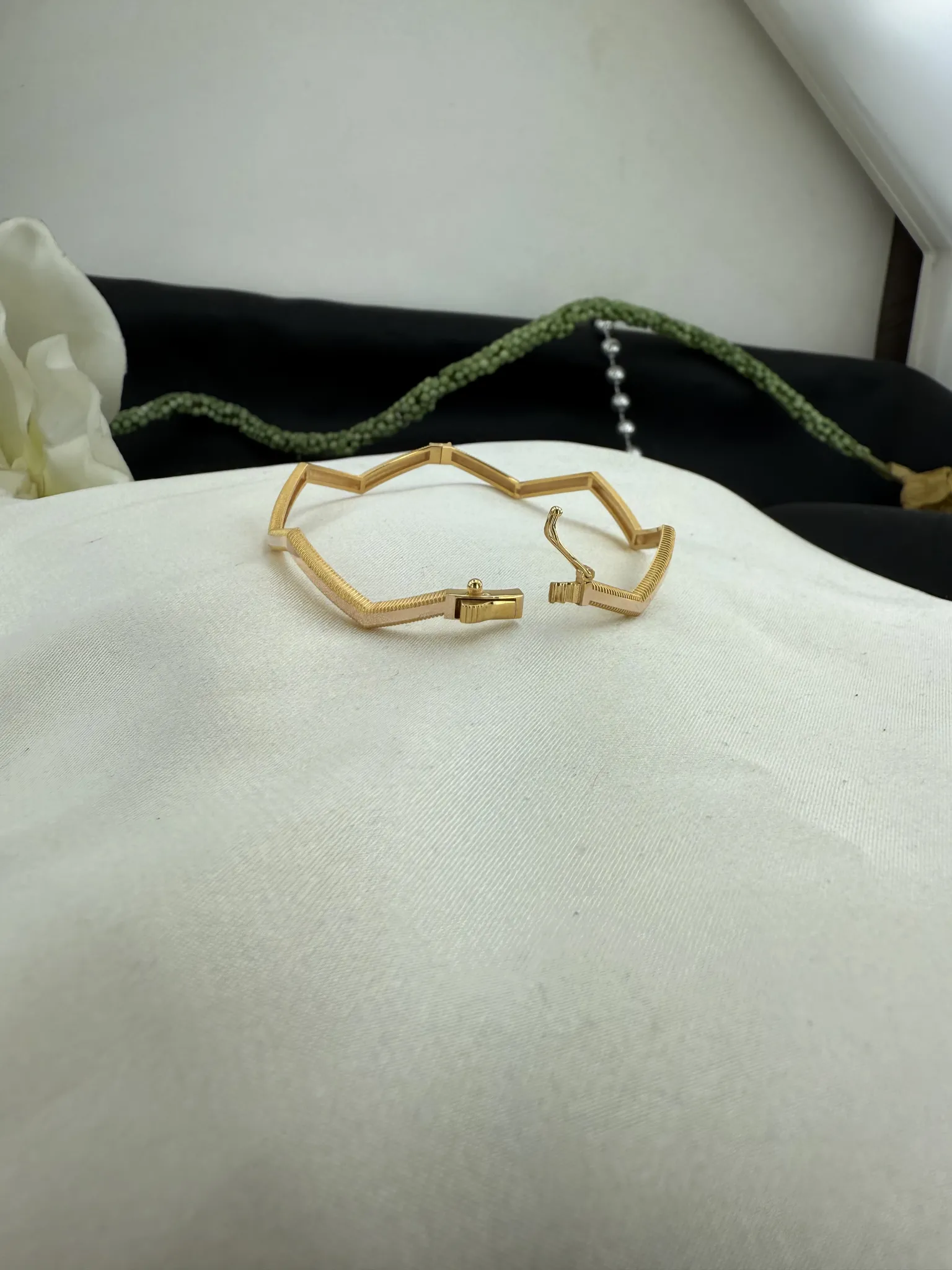 Özel Tasarım Zigzag Ajda Kelepçe