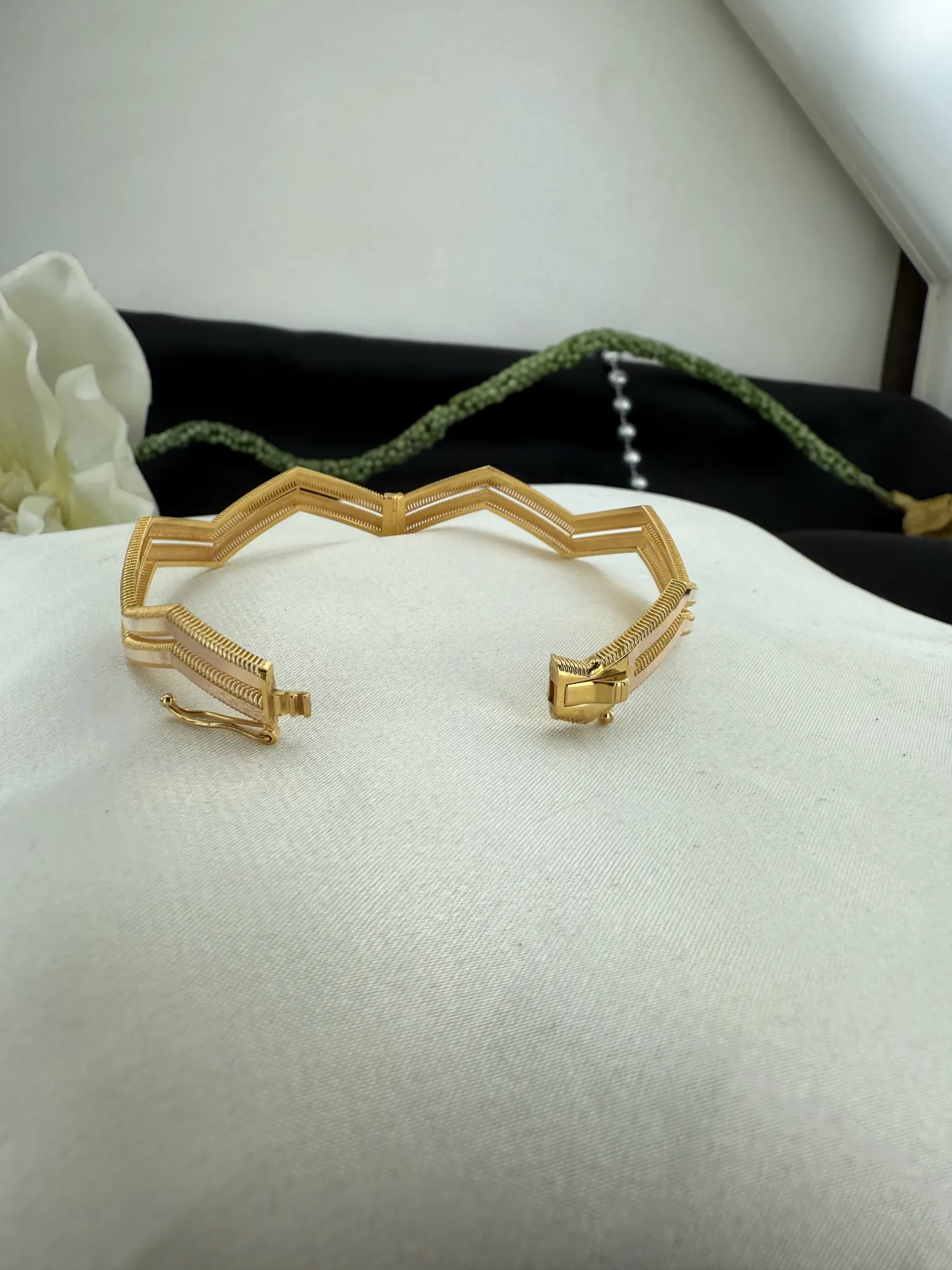 Özel Tasarım Zigzag Ajda Kelepçe