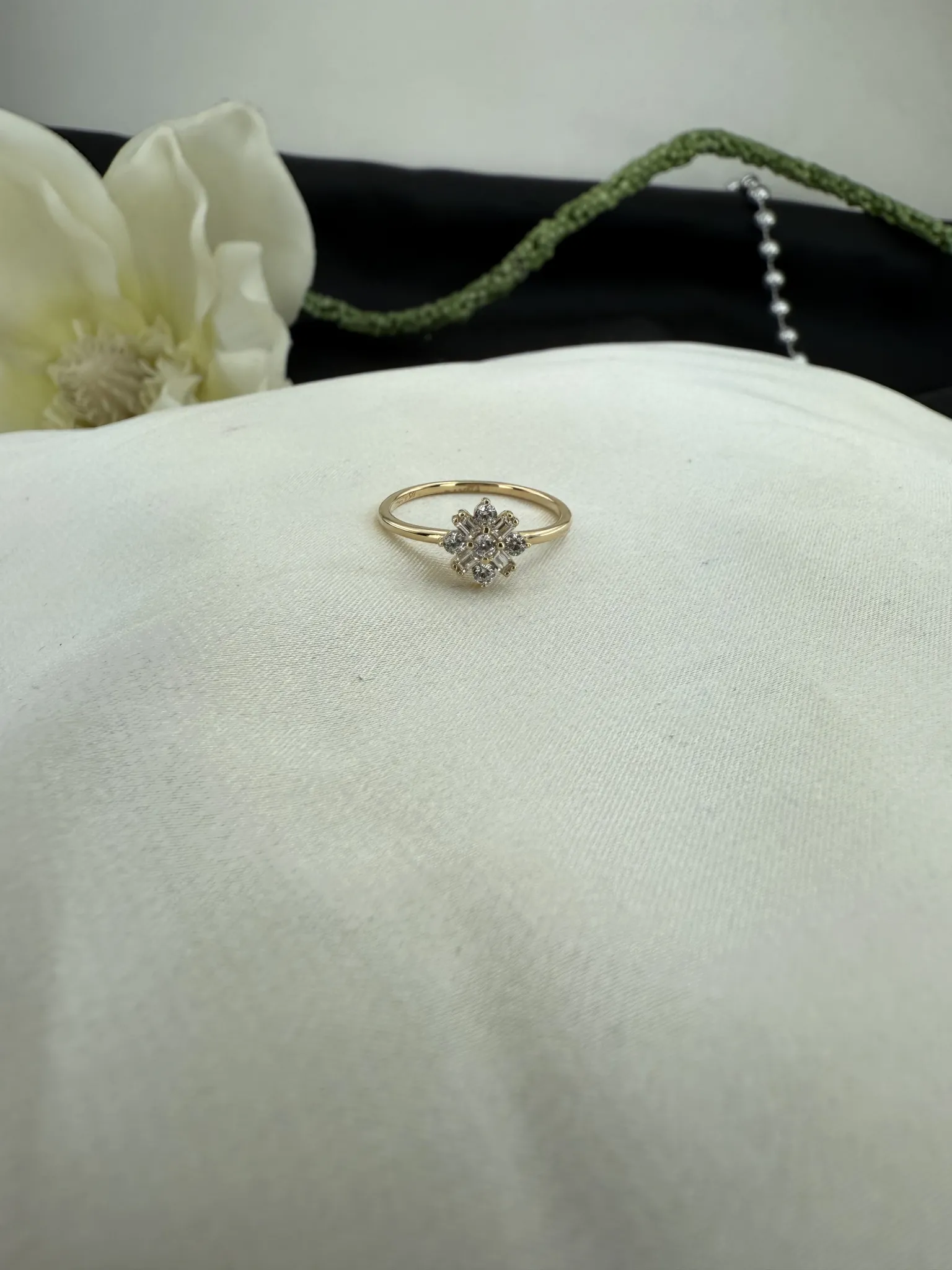 Baget Taşlı Tektaş Yüzük