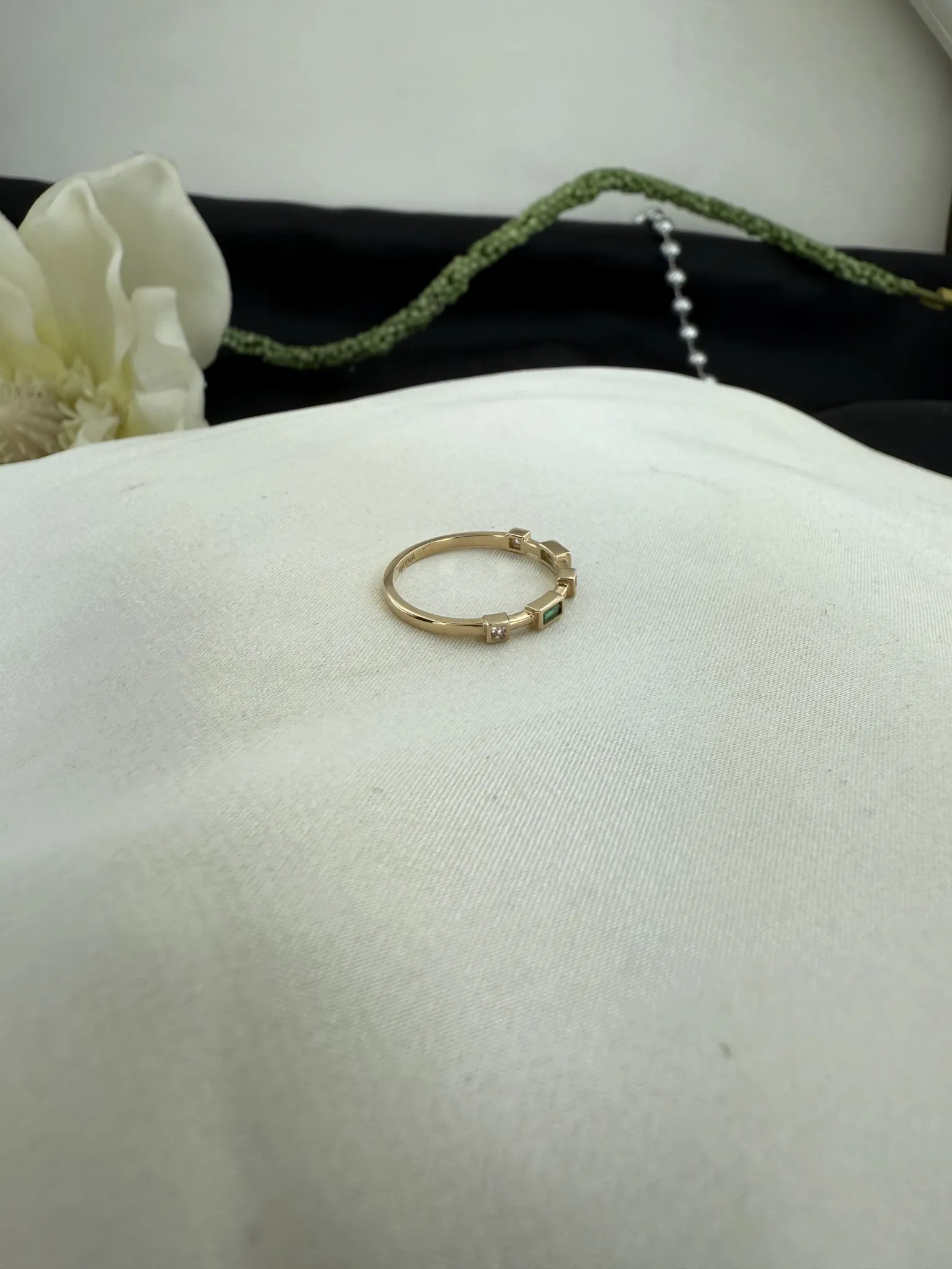 Özel Tasarım Yeşil Taşlı Yüzük