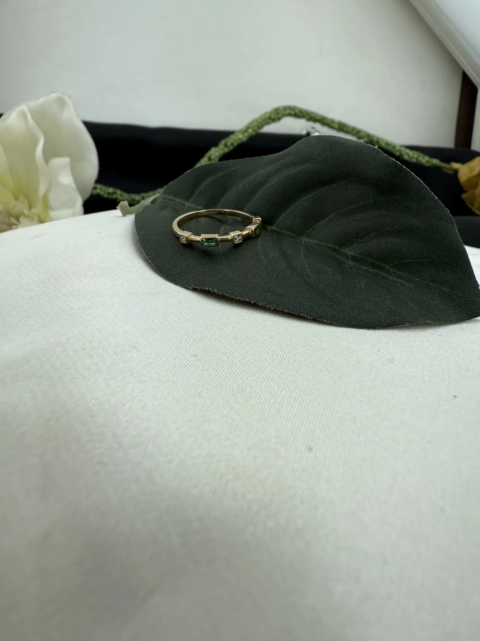 Özel Tasarım Yeşil Taşlı Yüzük