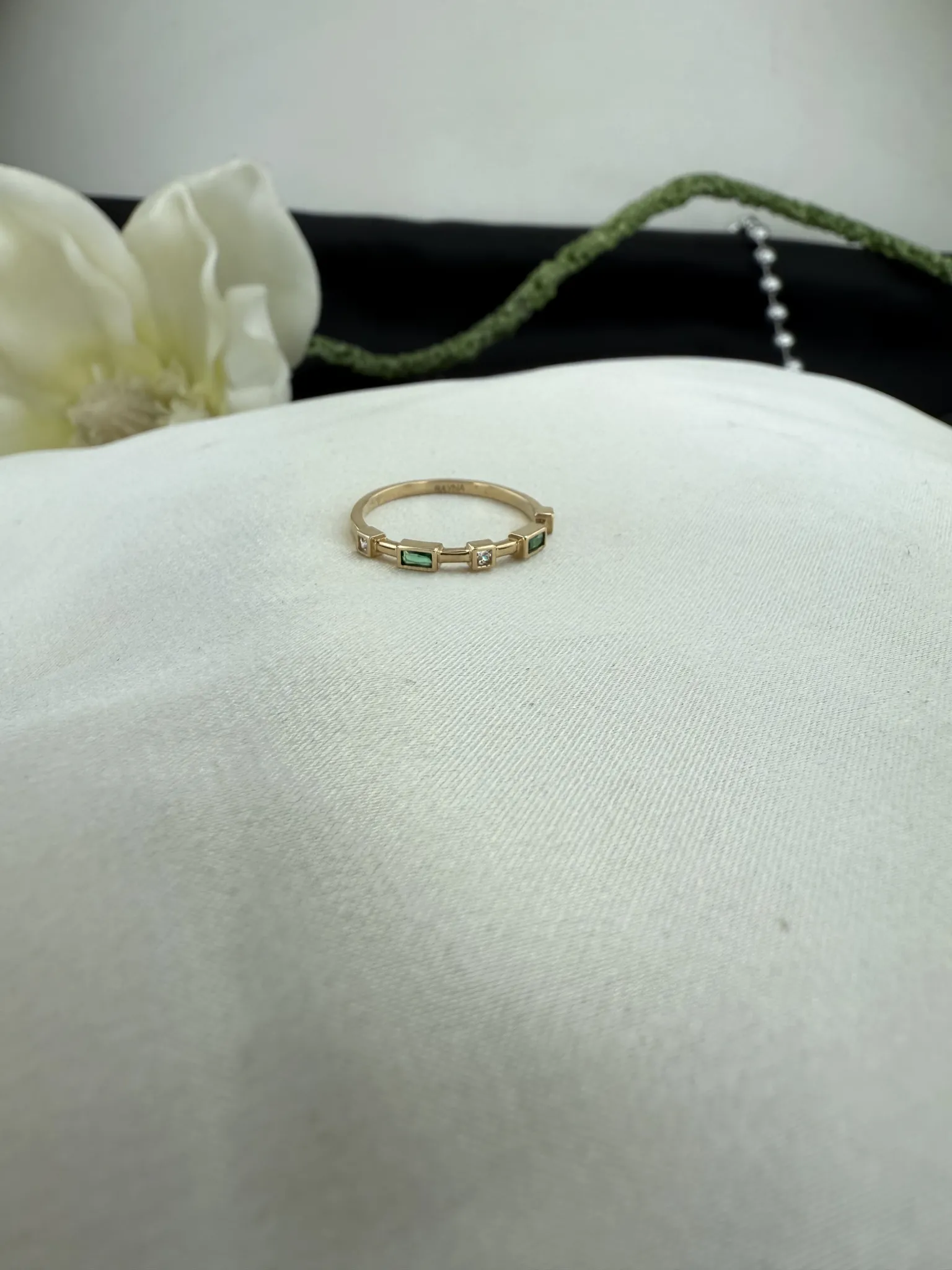 Özel Tasarım Yeşil Taşlı Yüzük