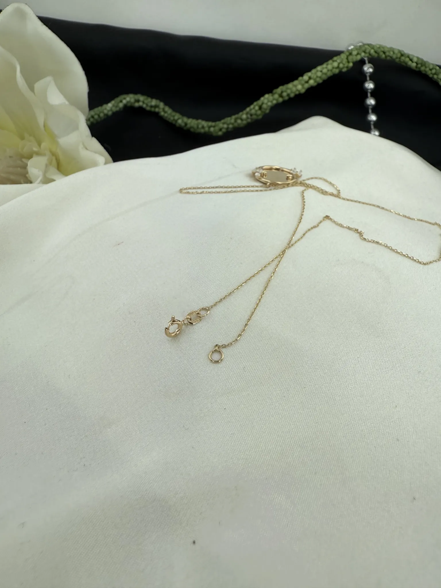 Özel Tasarım Taşlı Plaka Kolye