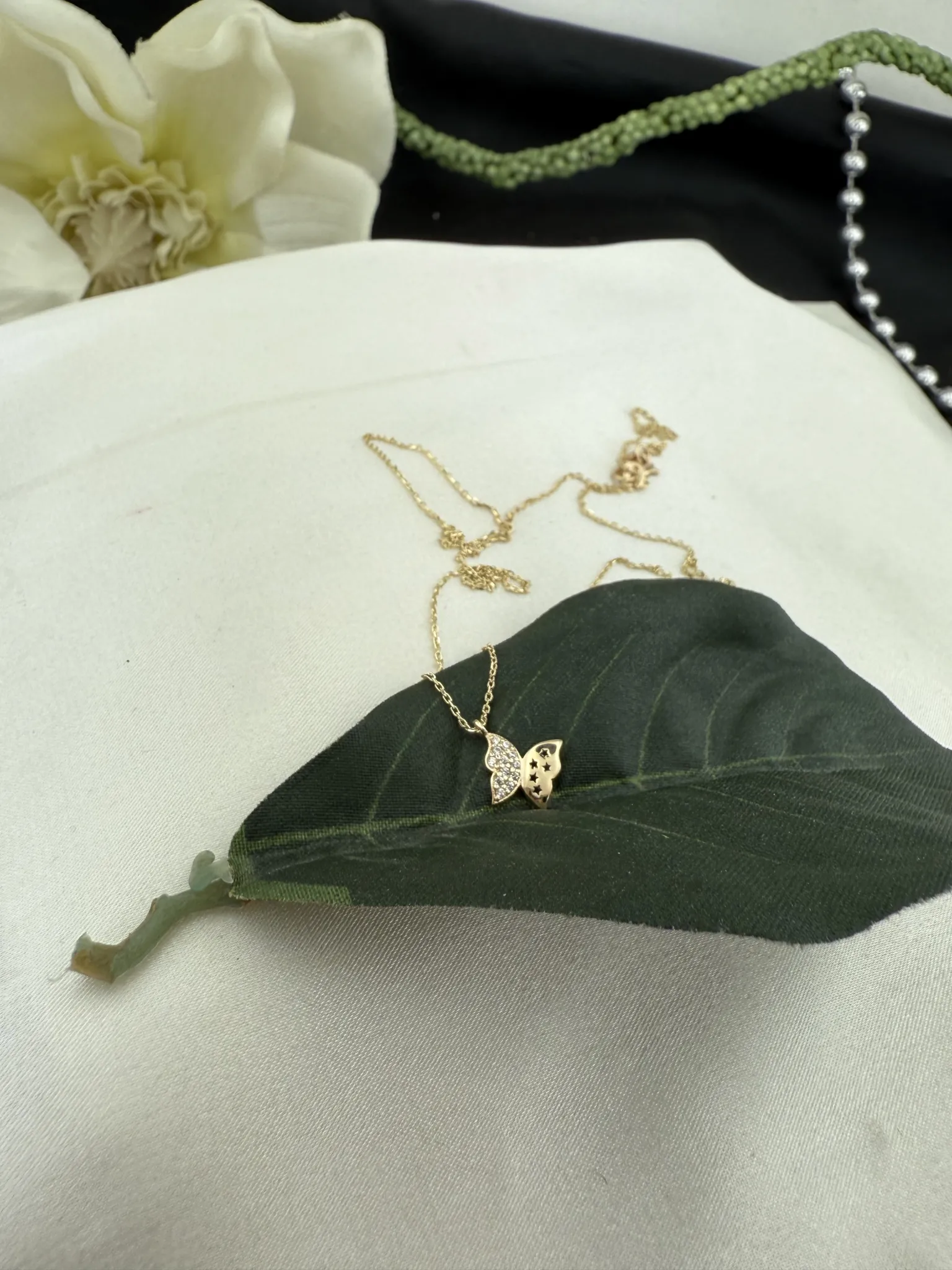 Taşlı Kelebek Kolye