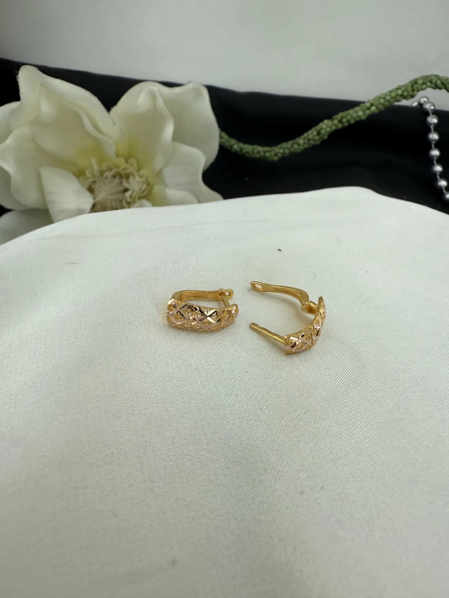 Taşsız Desenli Küpe